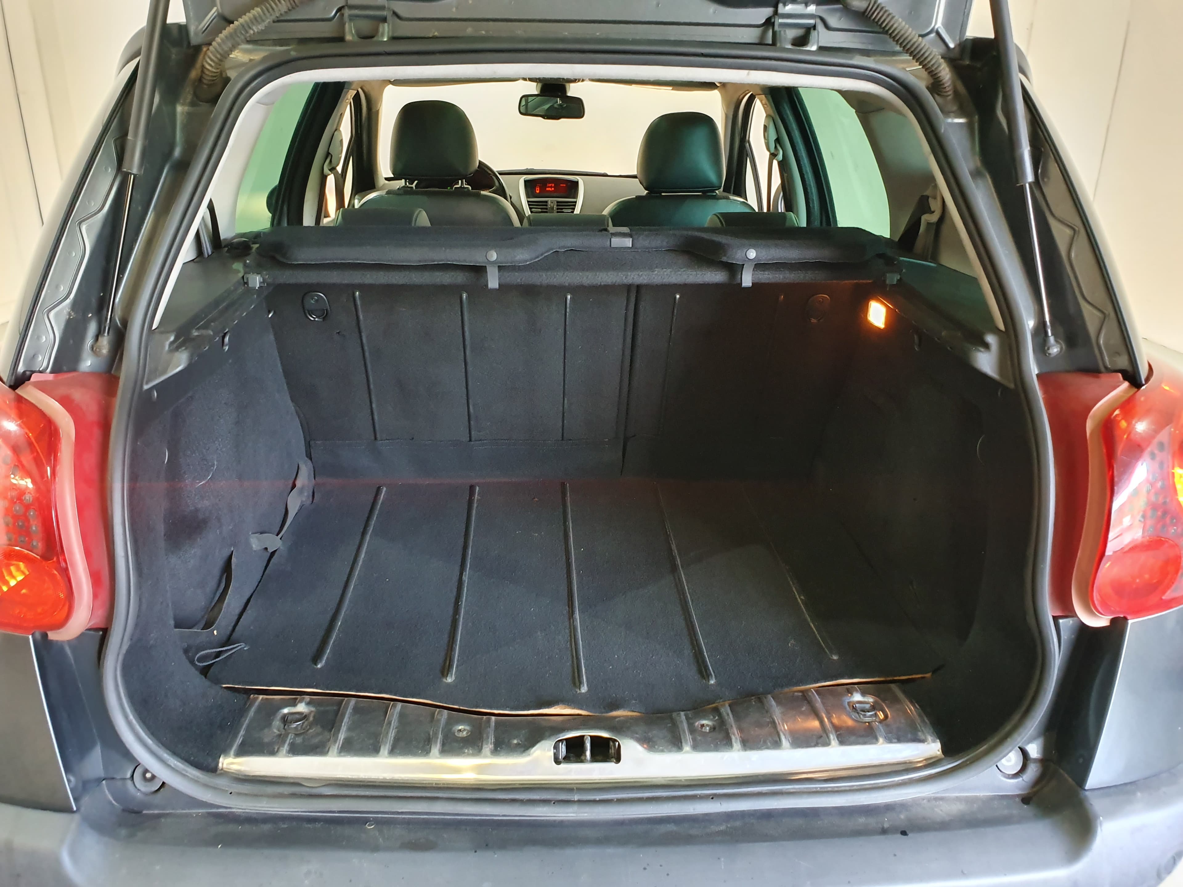 Peugeot 207 SW · Ano 2008 — image 6