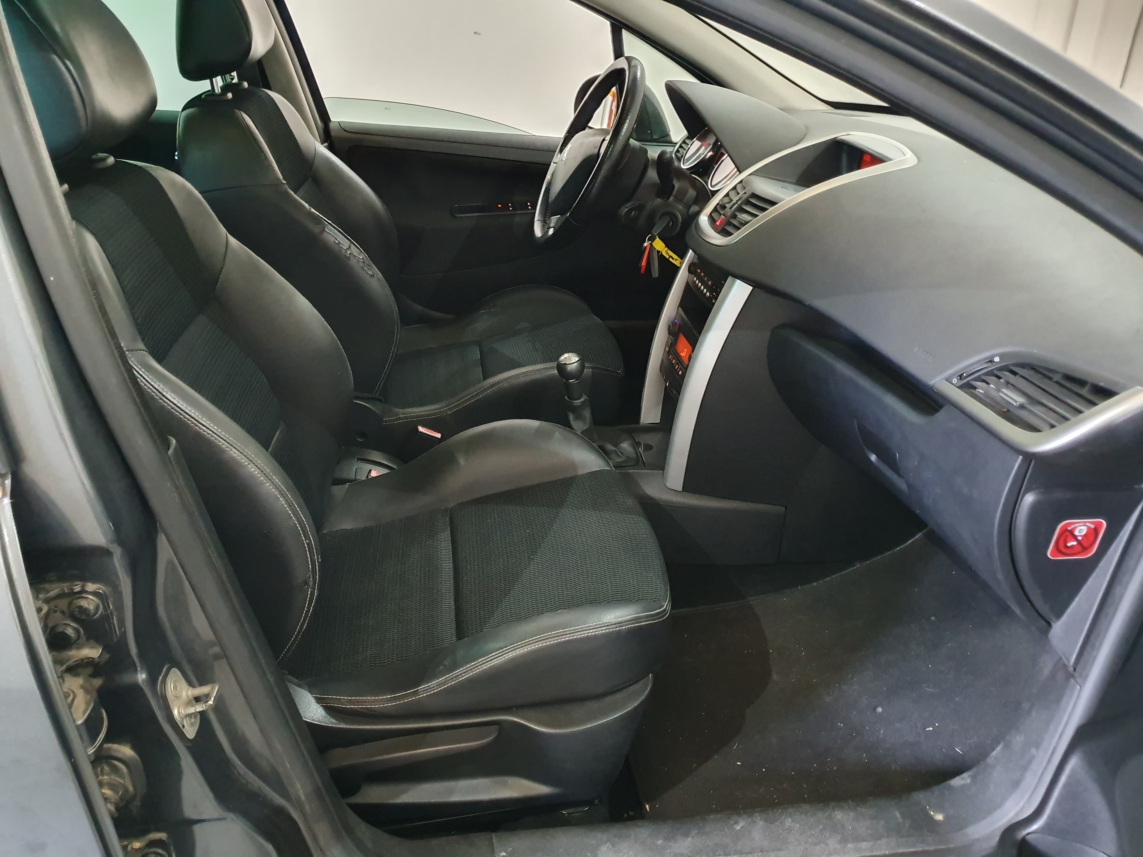 Peugeot 207 SW · Ano 2008 — image 27