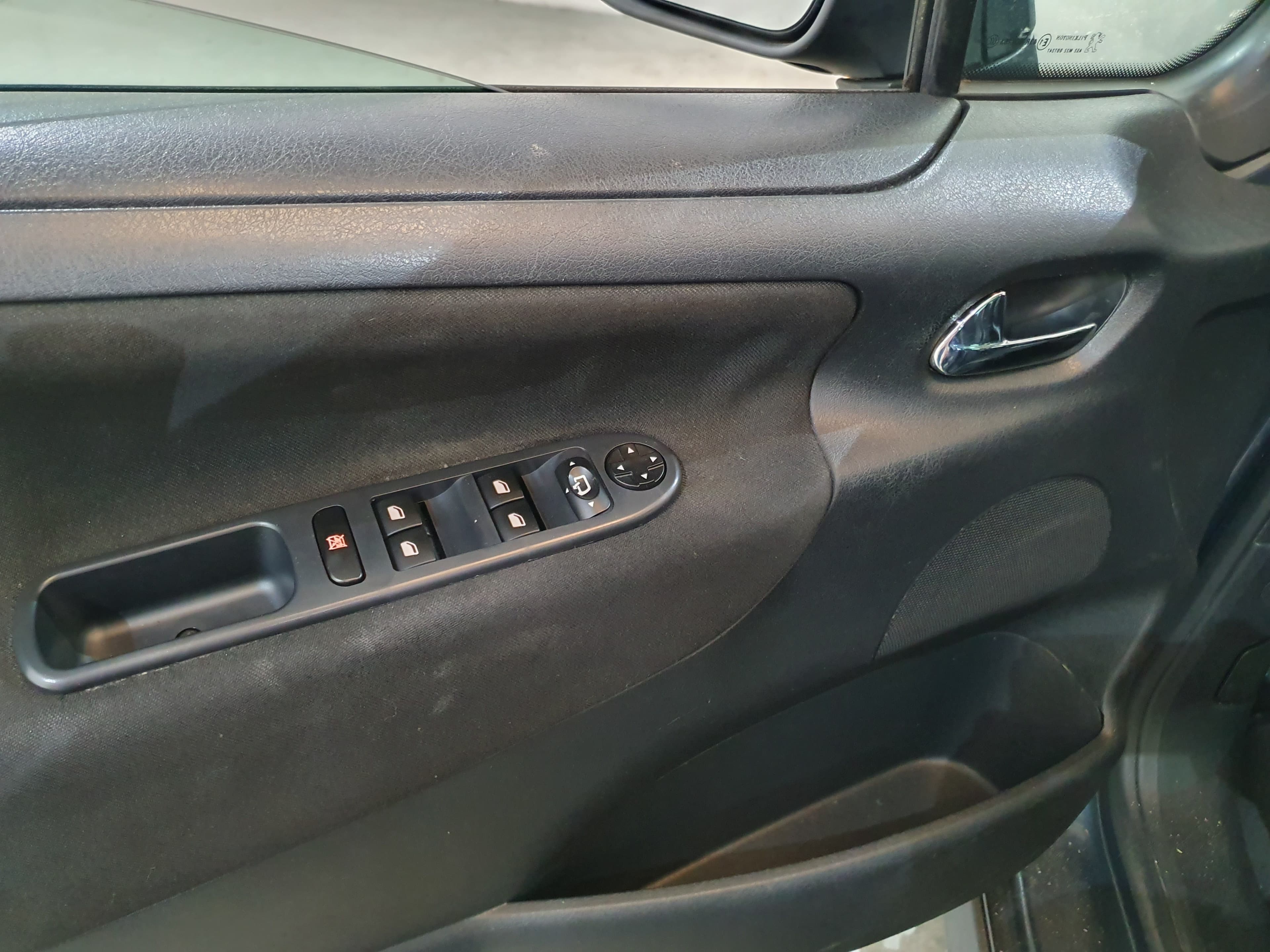 Peugeot 207 SW · Ano 2008 — image 29