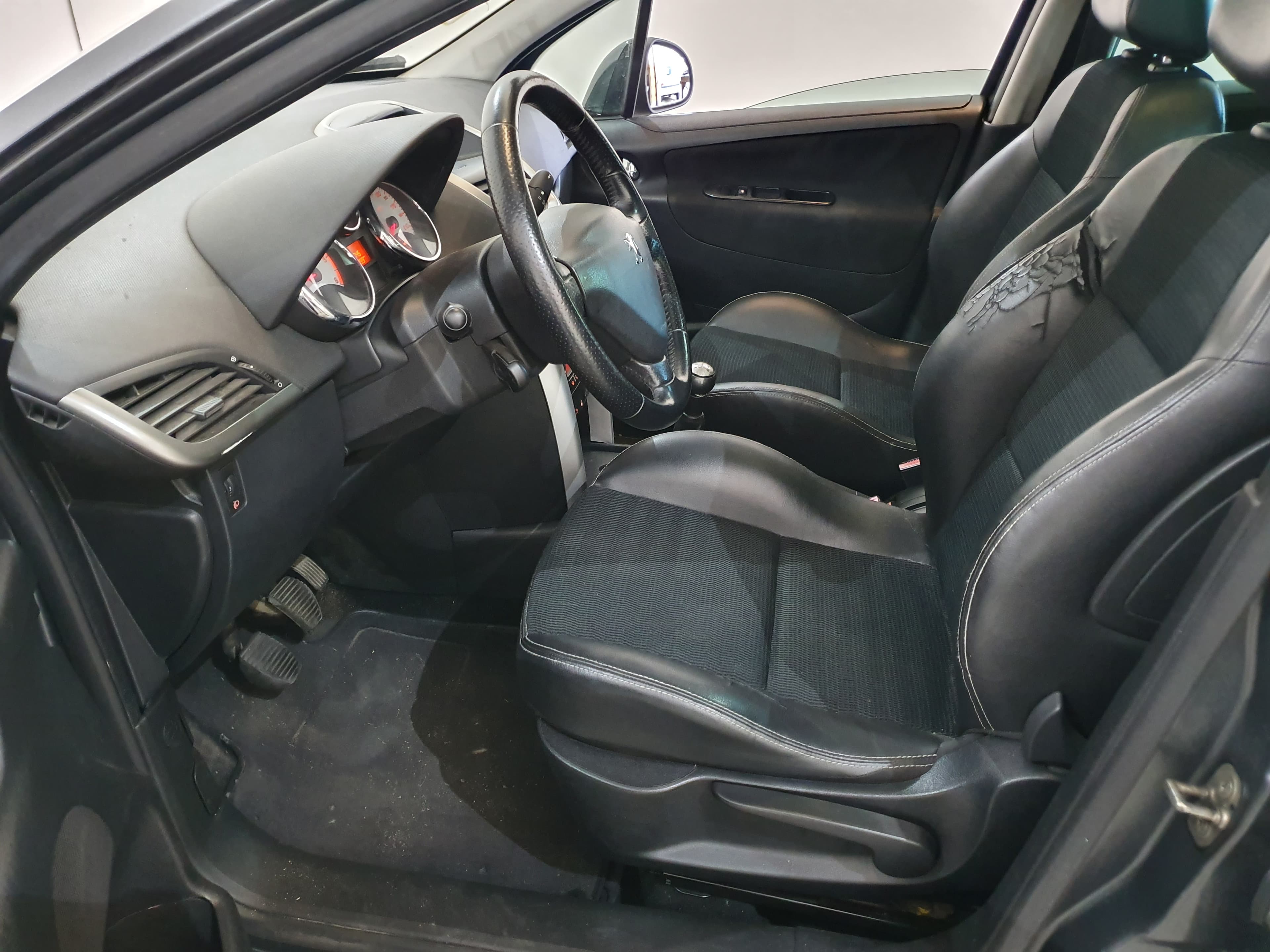 Peugeot 207 SW · Ano 2008 — image 30