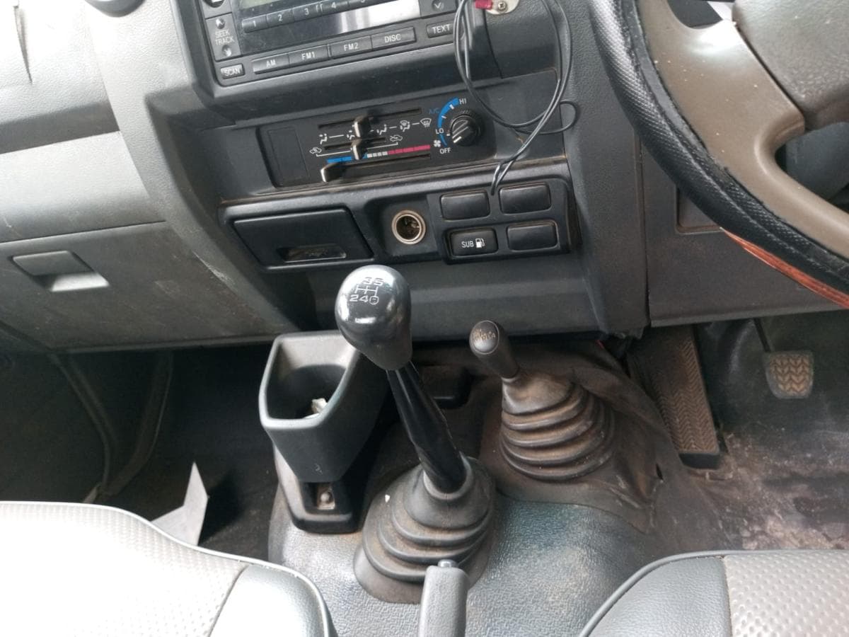 Toyota Landcruiser — image 3
