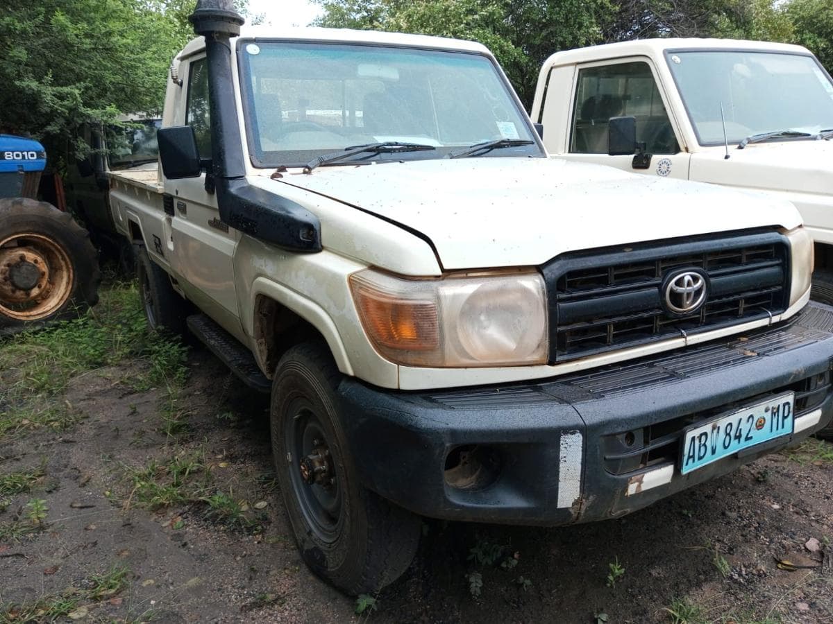 Toyota Landcruiser — image 7