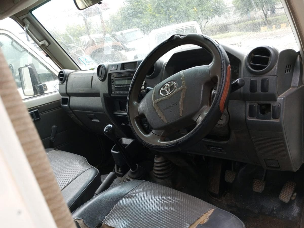 Toyota Landcruiser — image 4