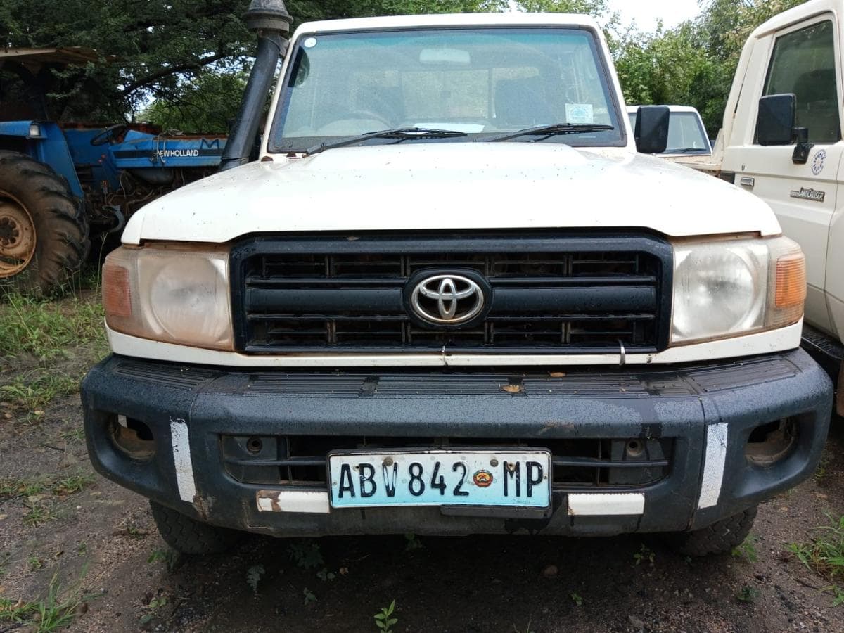Toyota Landcruiser — image 6