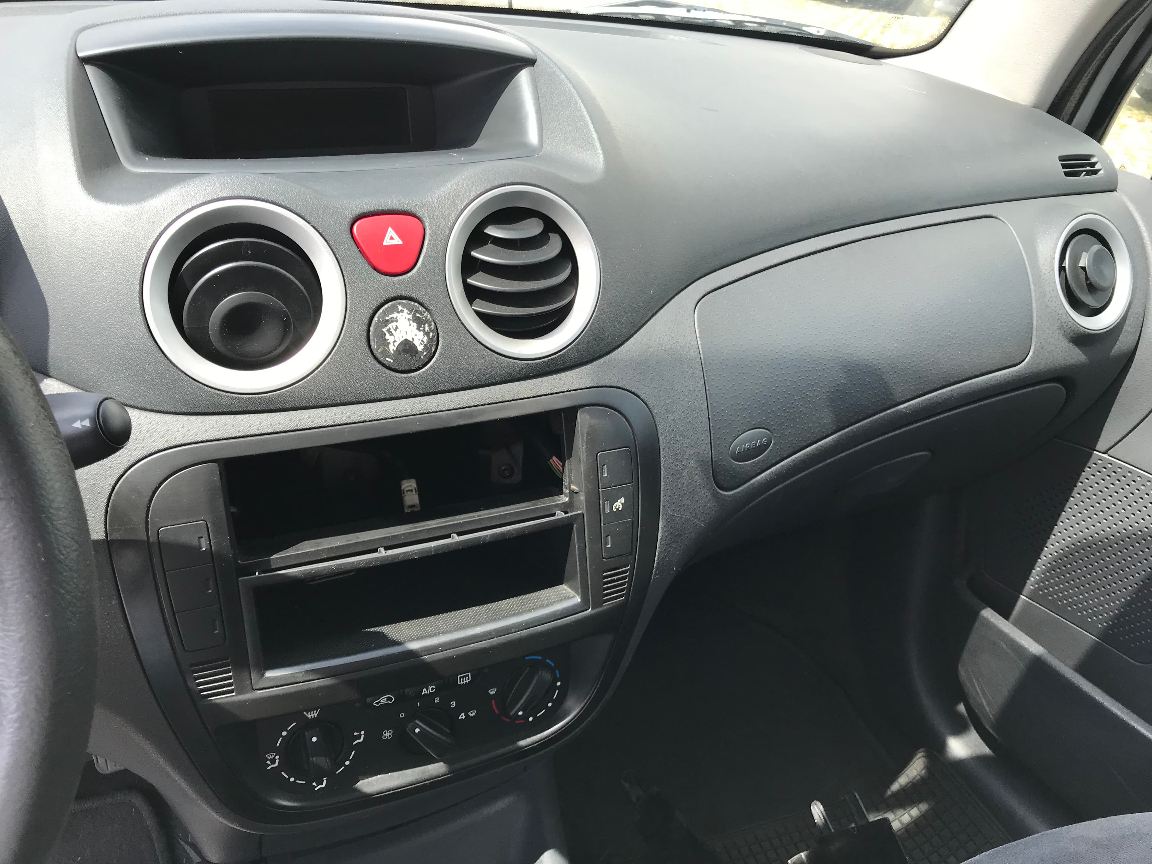 Citroën C3 1.4 HDI · Ano 2008 — image 32