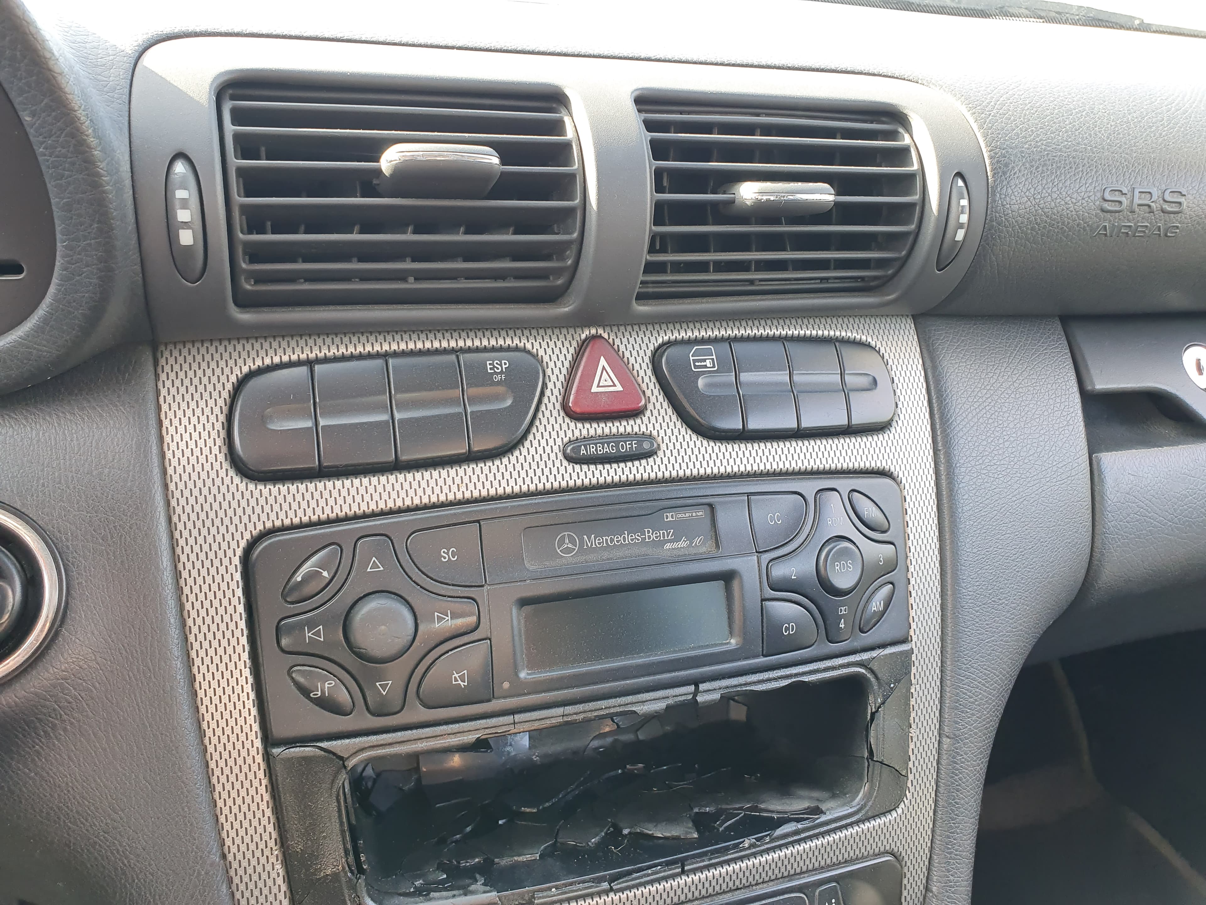 Mercedes-Benz C220 · Ano 2003 — image 30