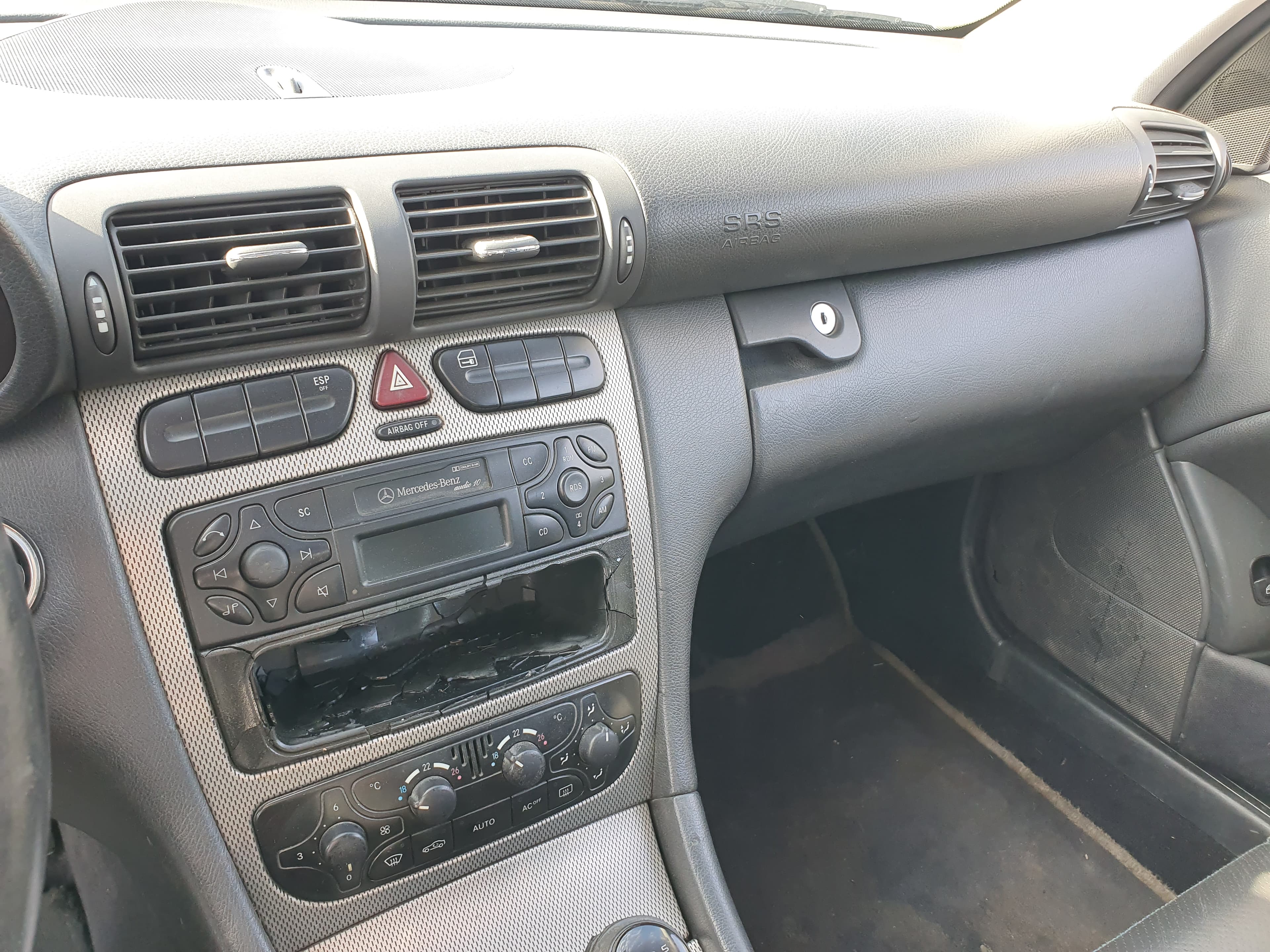 Mercedes-Benz C220 · Ano 2003 — image 29
