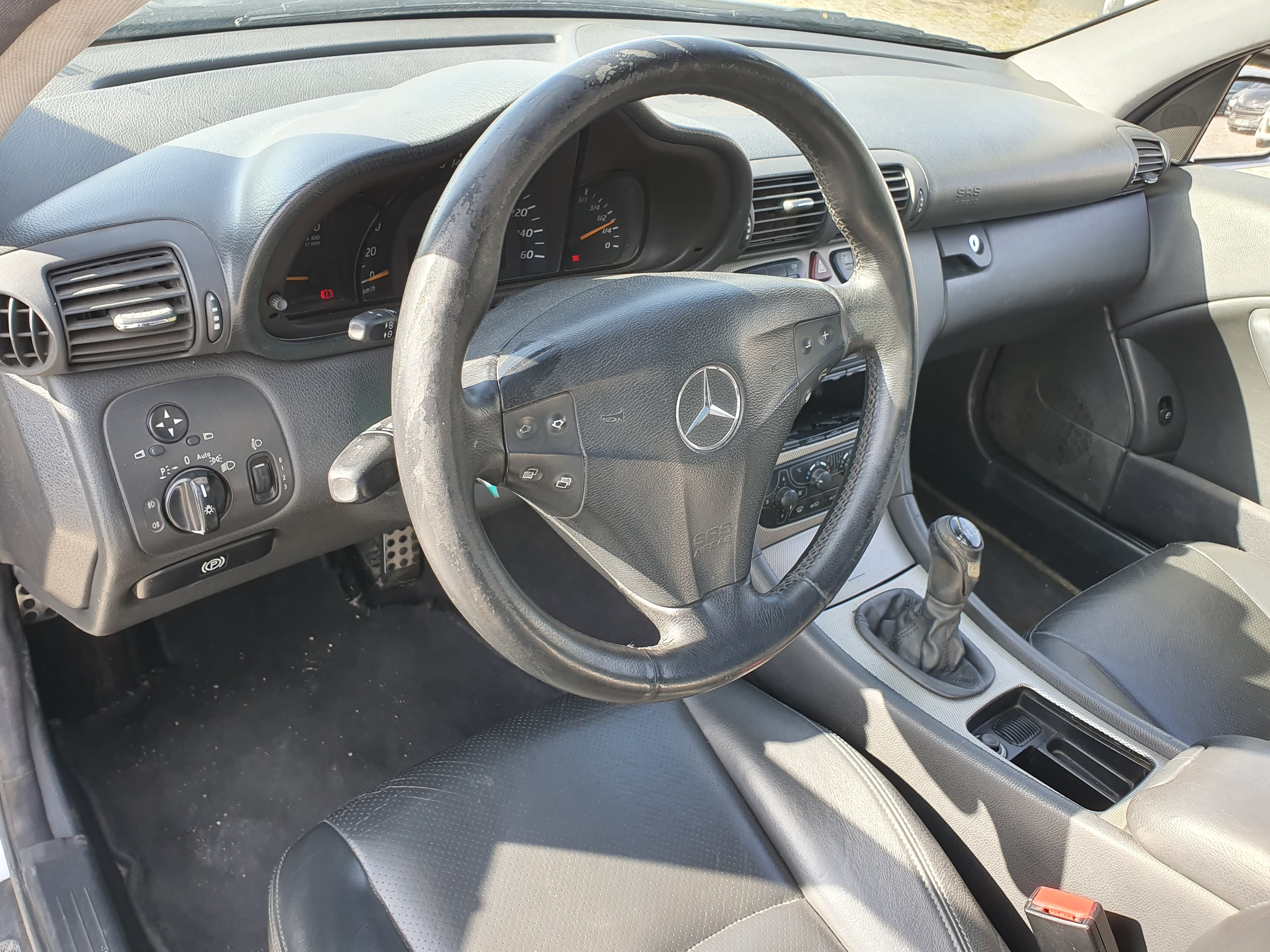 Mercedes-Benz C220 · Ano 2003 — image 28