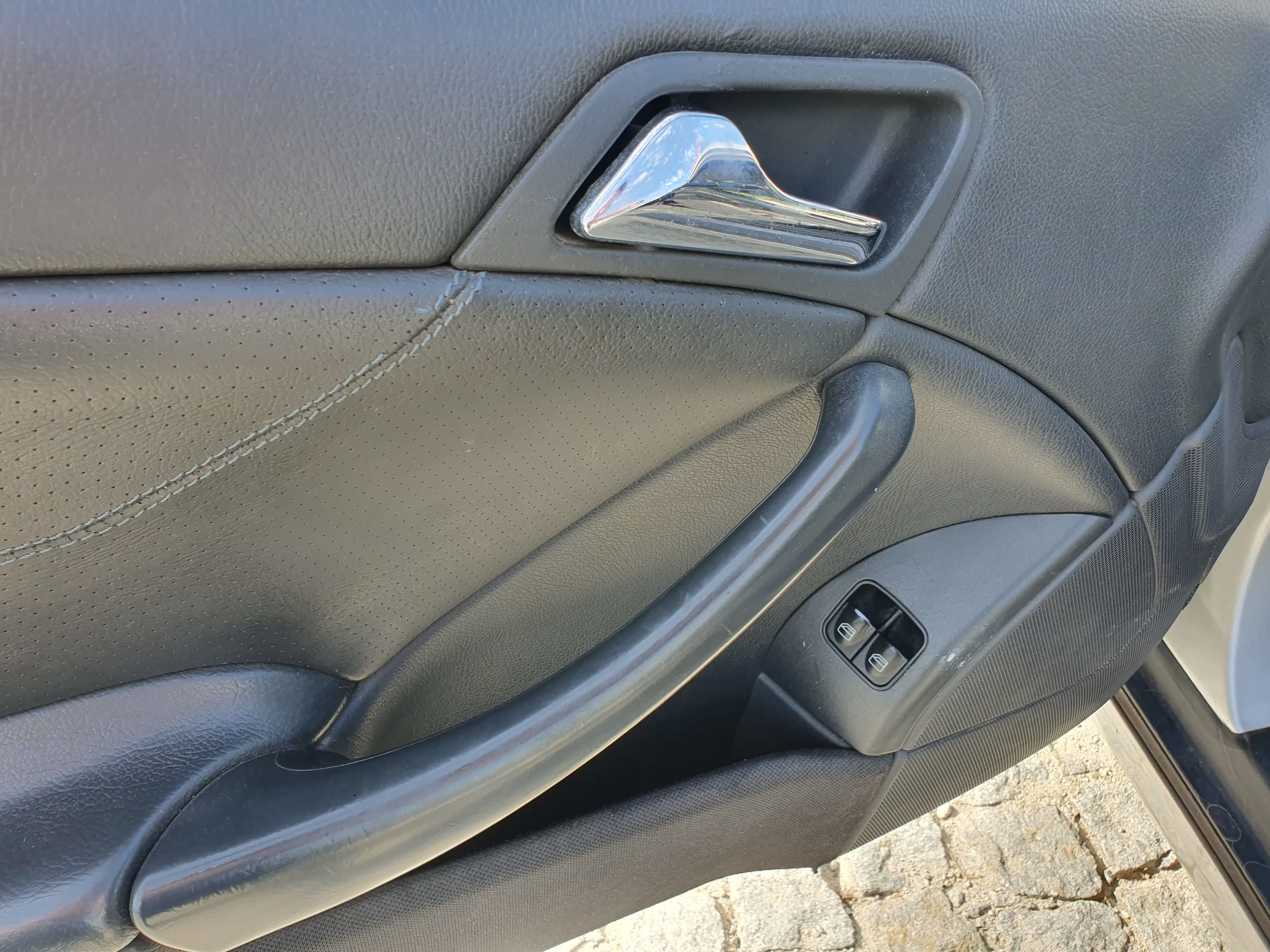 Mercedes-Benz C220 · Ano 2003 — image 23