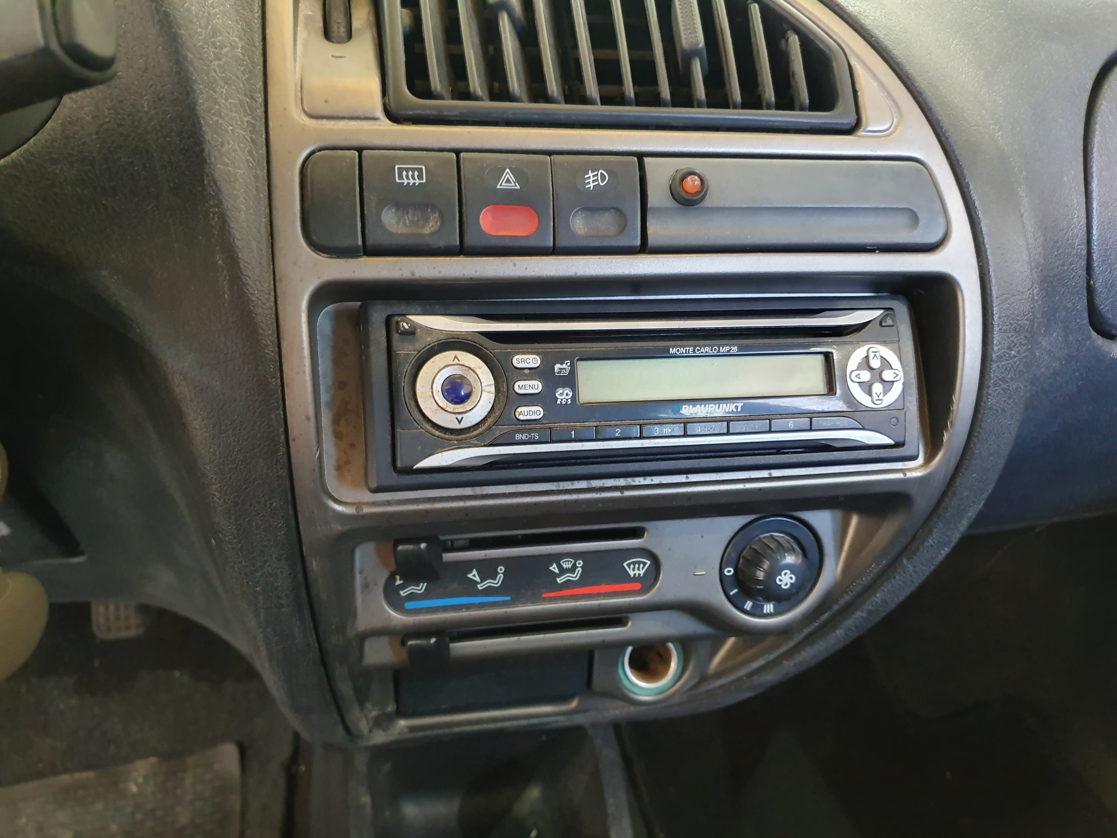 Citroën Saxo · Ano 2002 — imagem 24