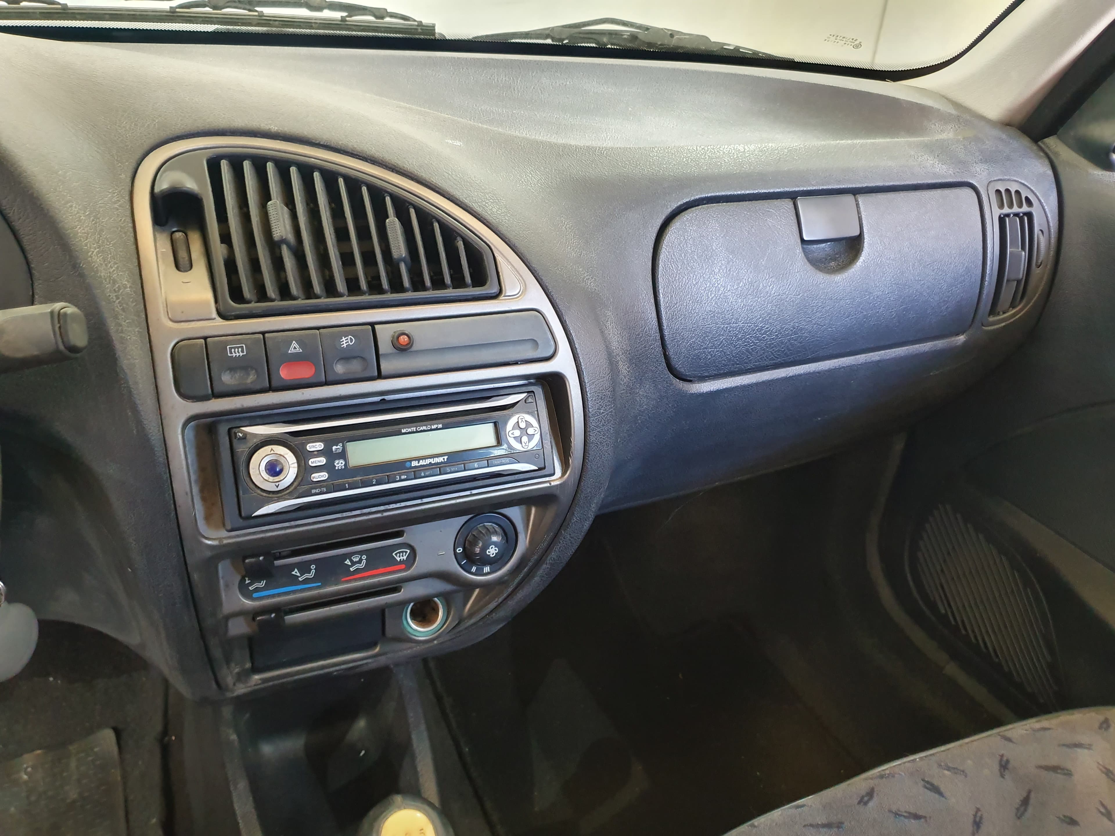 Citroën Saxo · Ano 2002 — imagem 23
