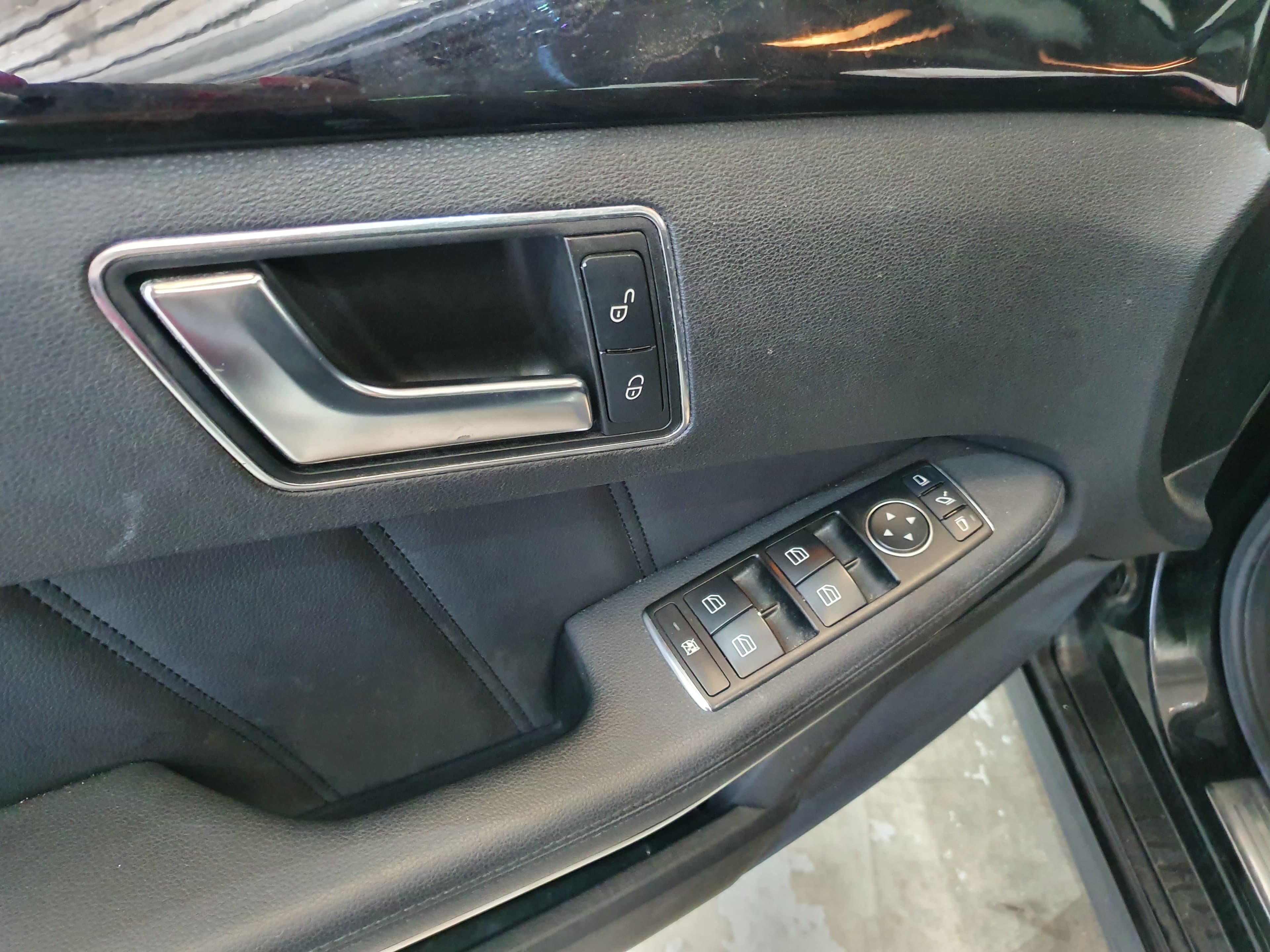 Mercedes-Benz E300 Hybrid · Ano 2012 — imagem 31