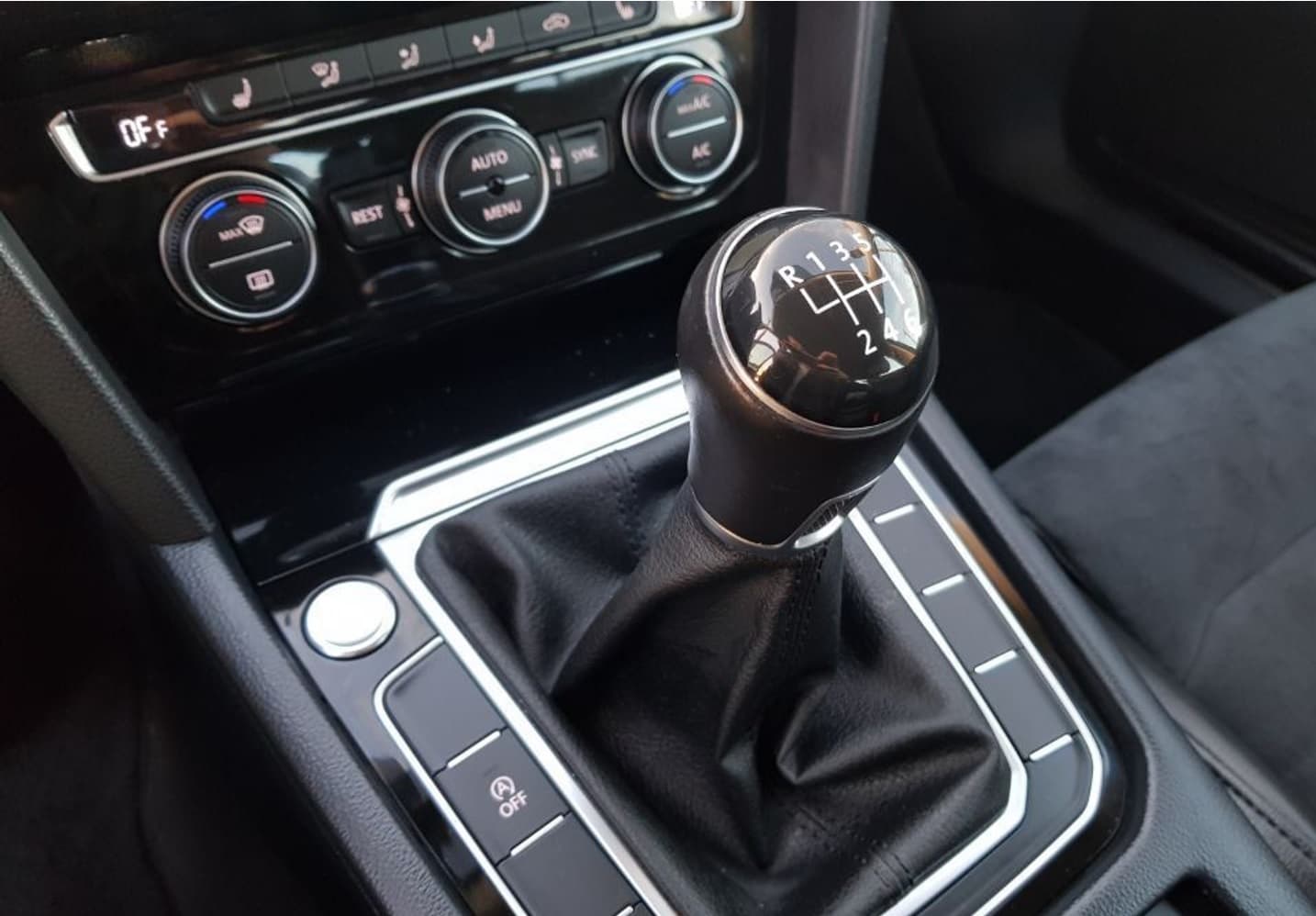 Volkswagen Passat 2.0TDI · Ano 2015 — image 17