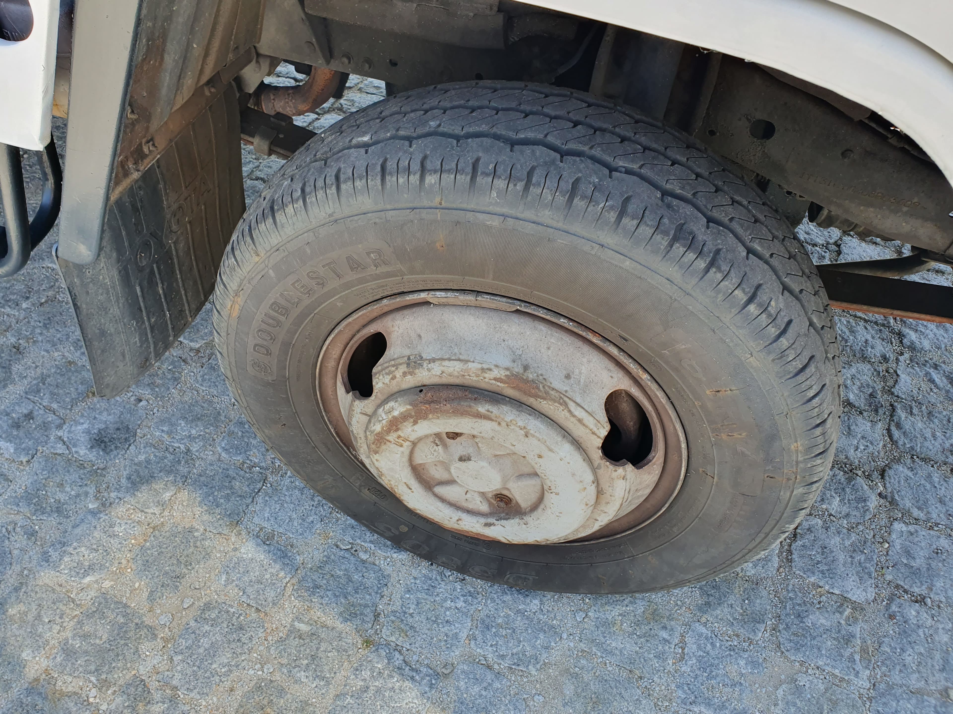 Toyota Dyna 150 · Ano 2001 — imagen 15
