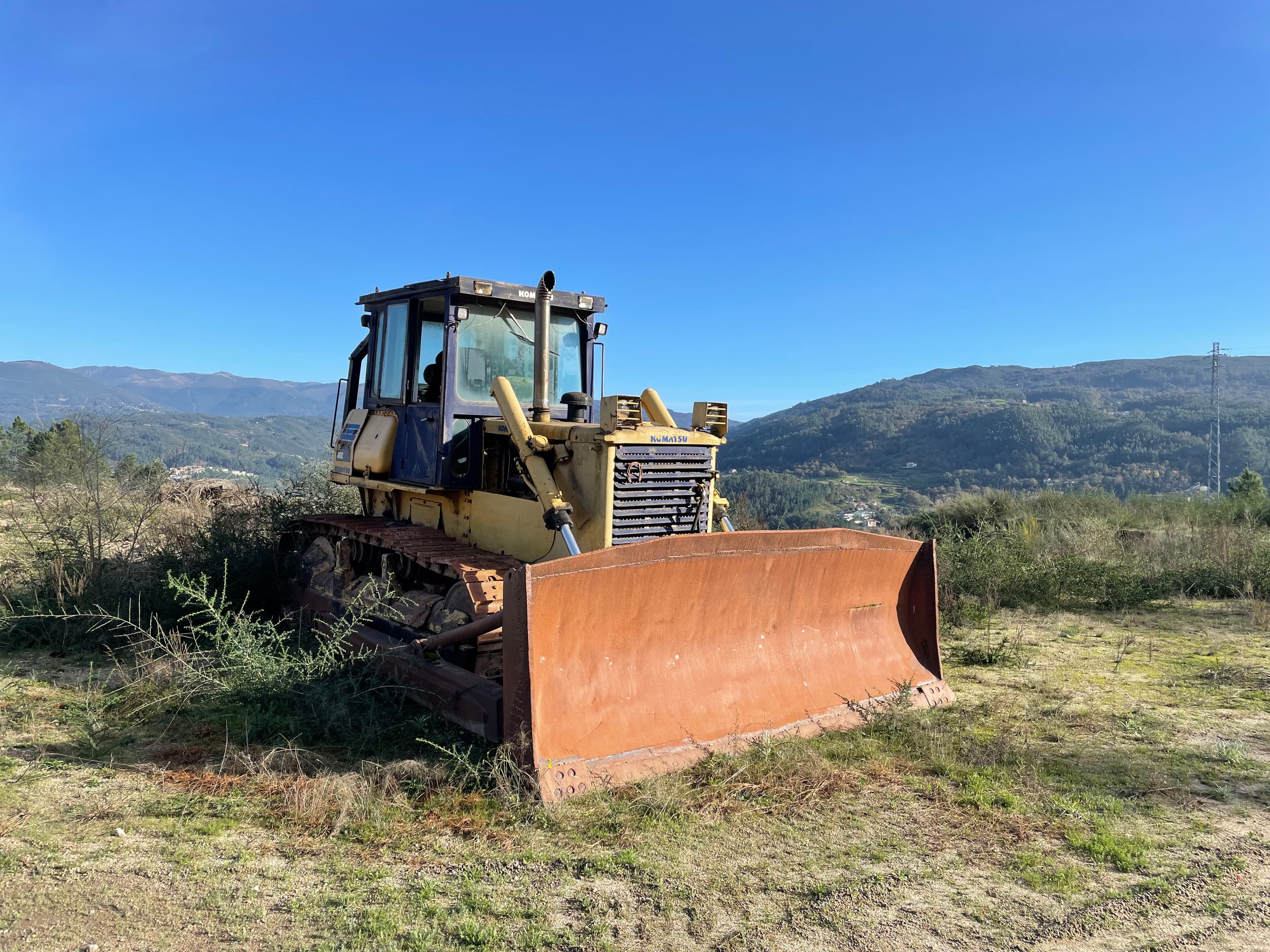 Bulldozer Komatsu  D60E-6 — imagem 1