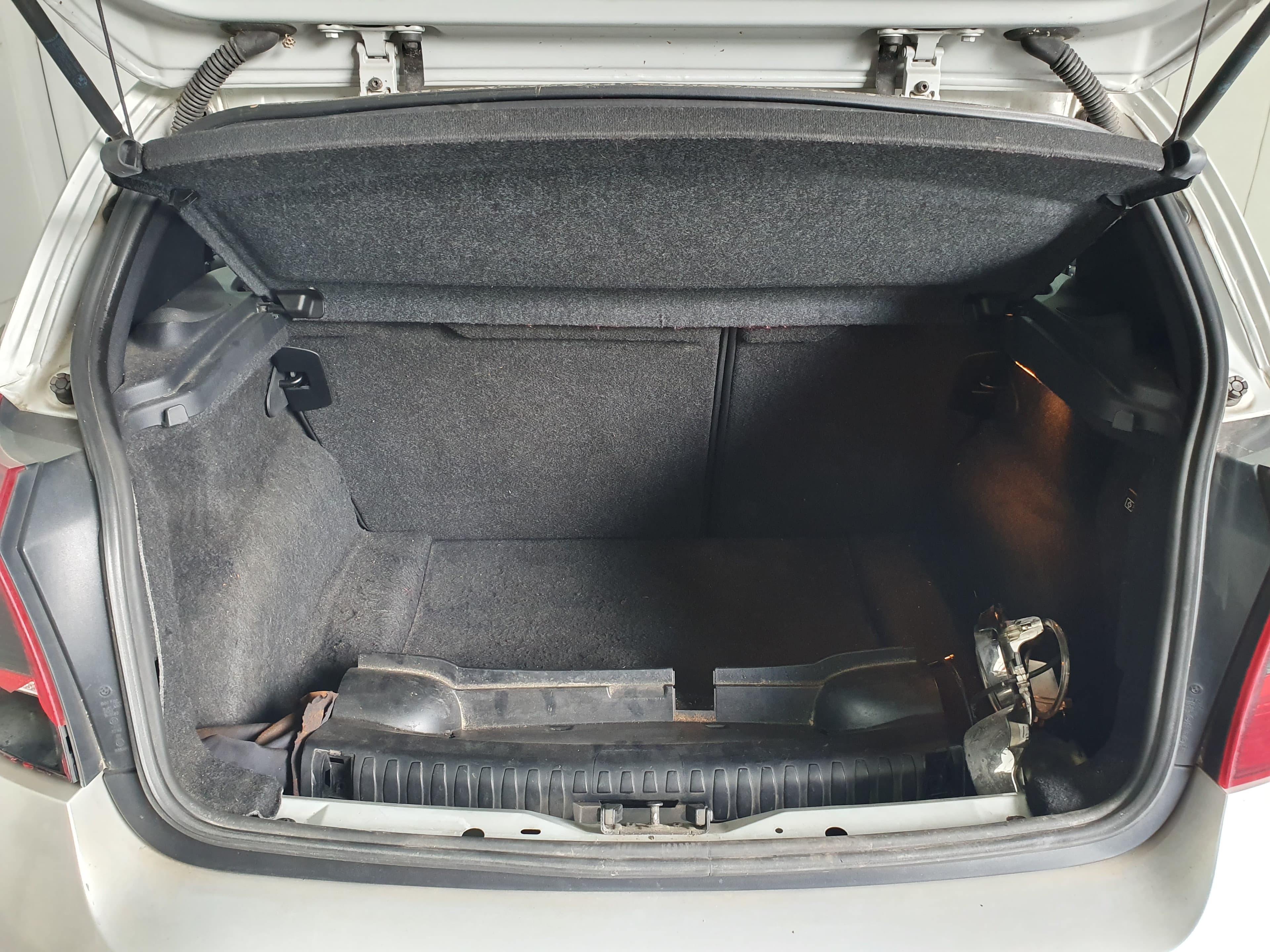 BMW 116D · Ano 2010 — image 6
