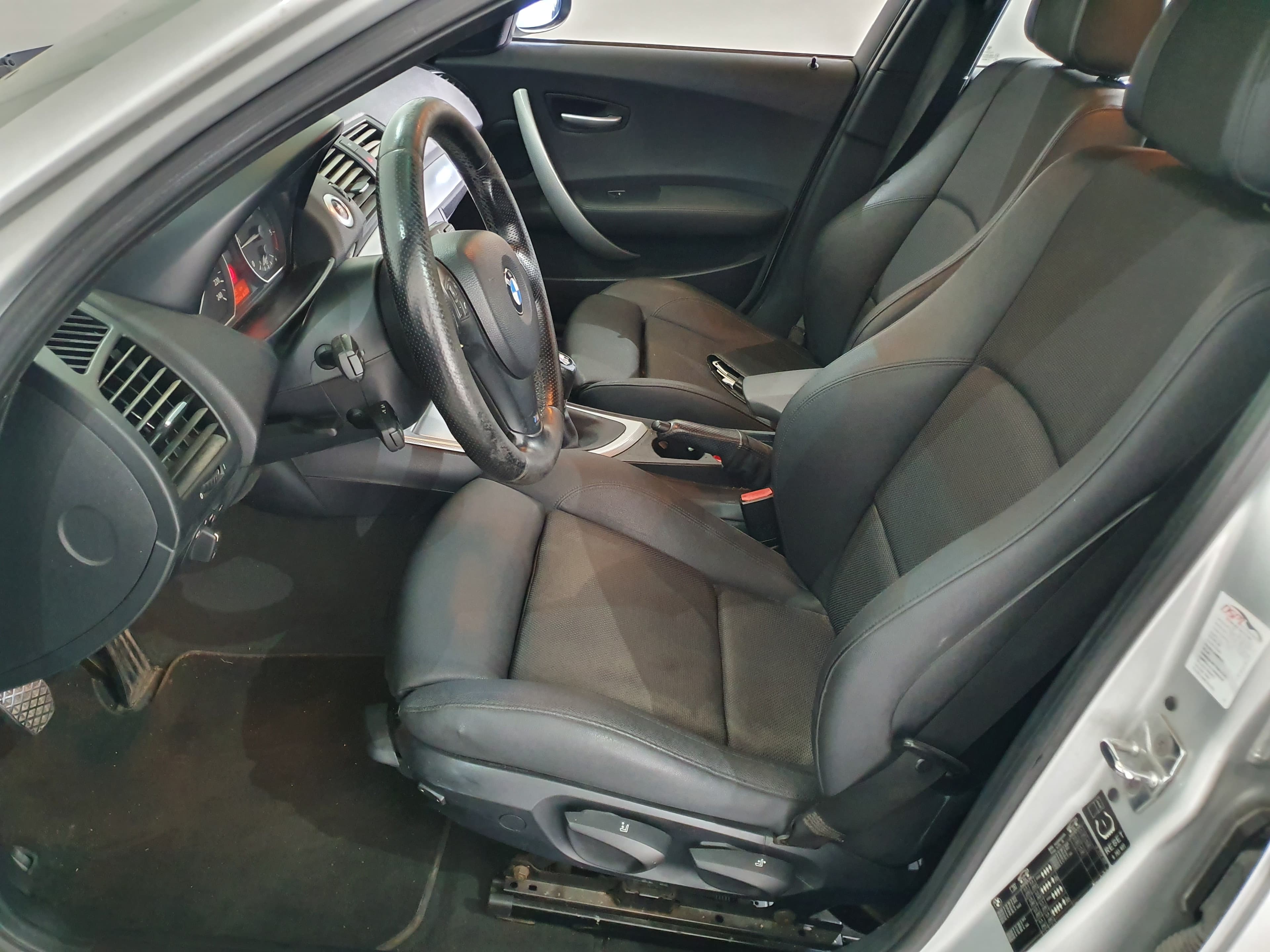 BMW 116D · Ano 2010 — image 29