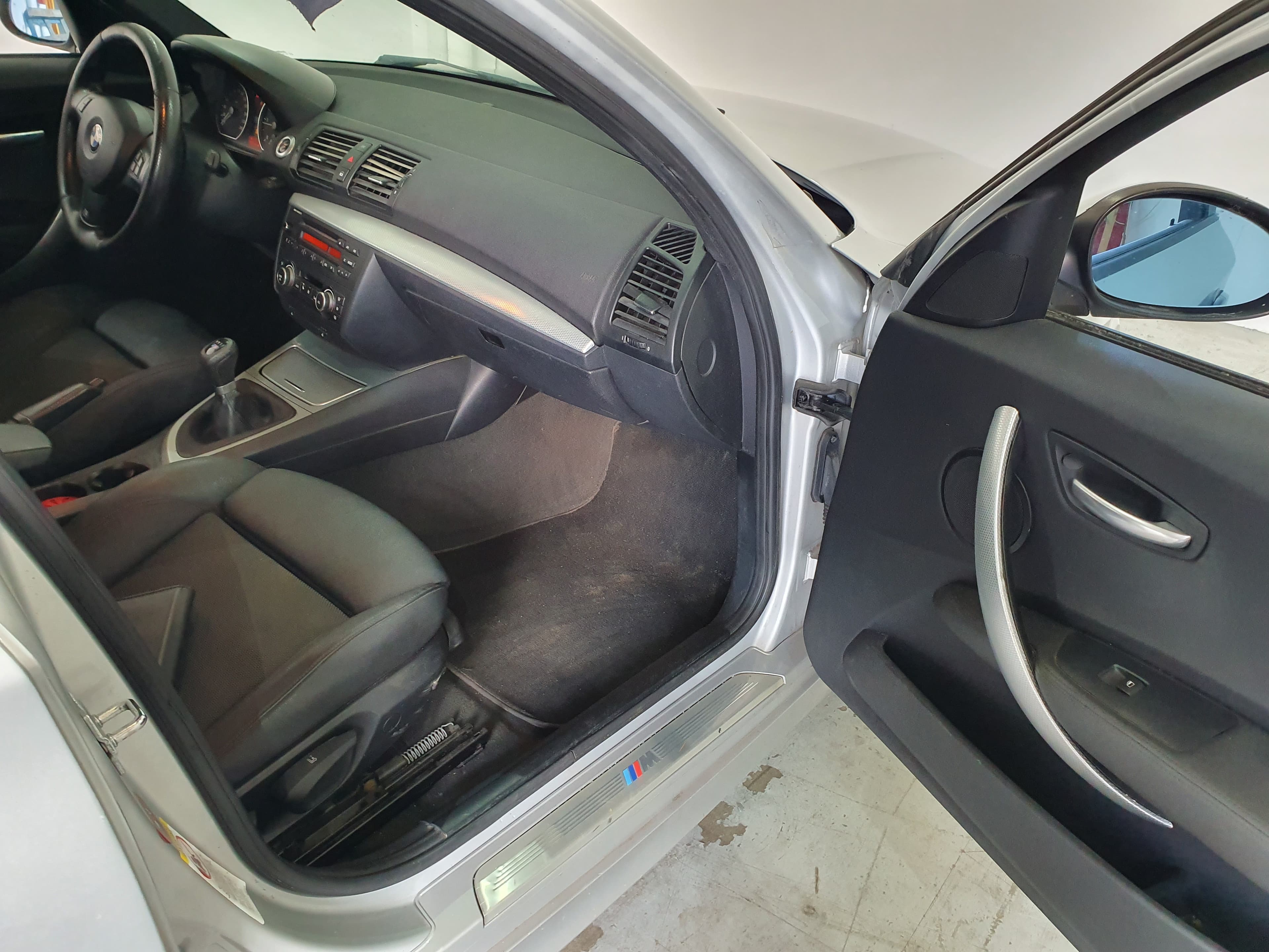 BMW 116D · Ano 2010 — image 23