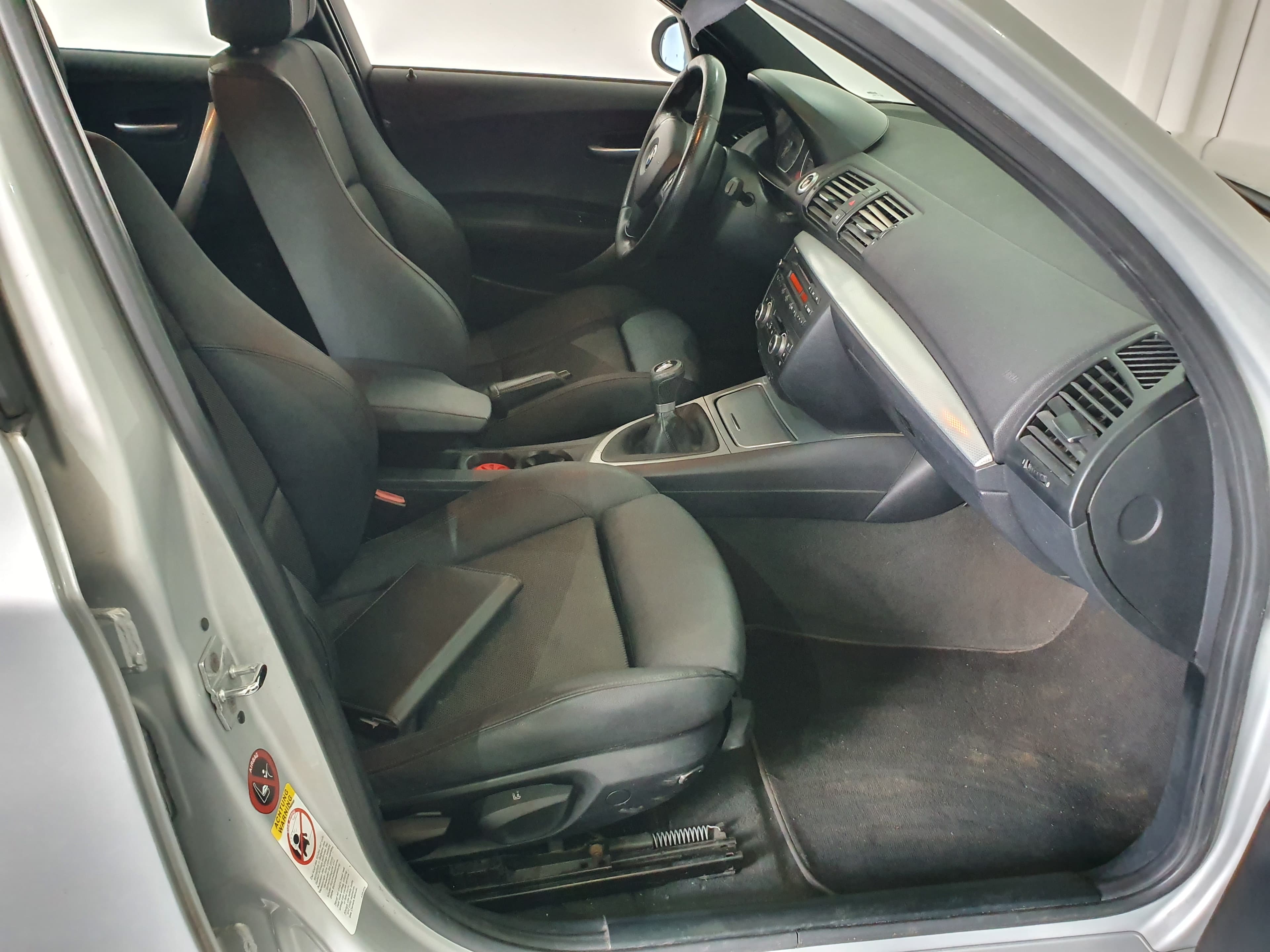 BMW 116D · Ano 2010 — image 31