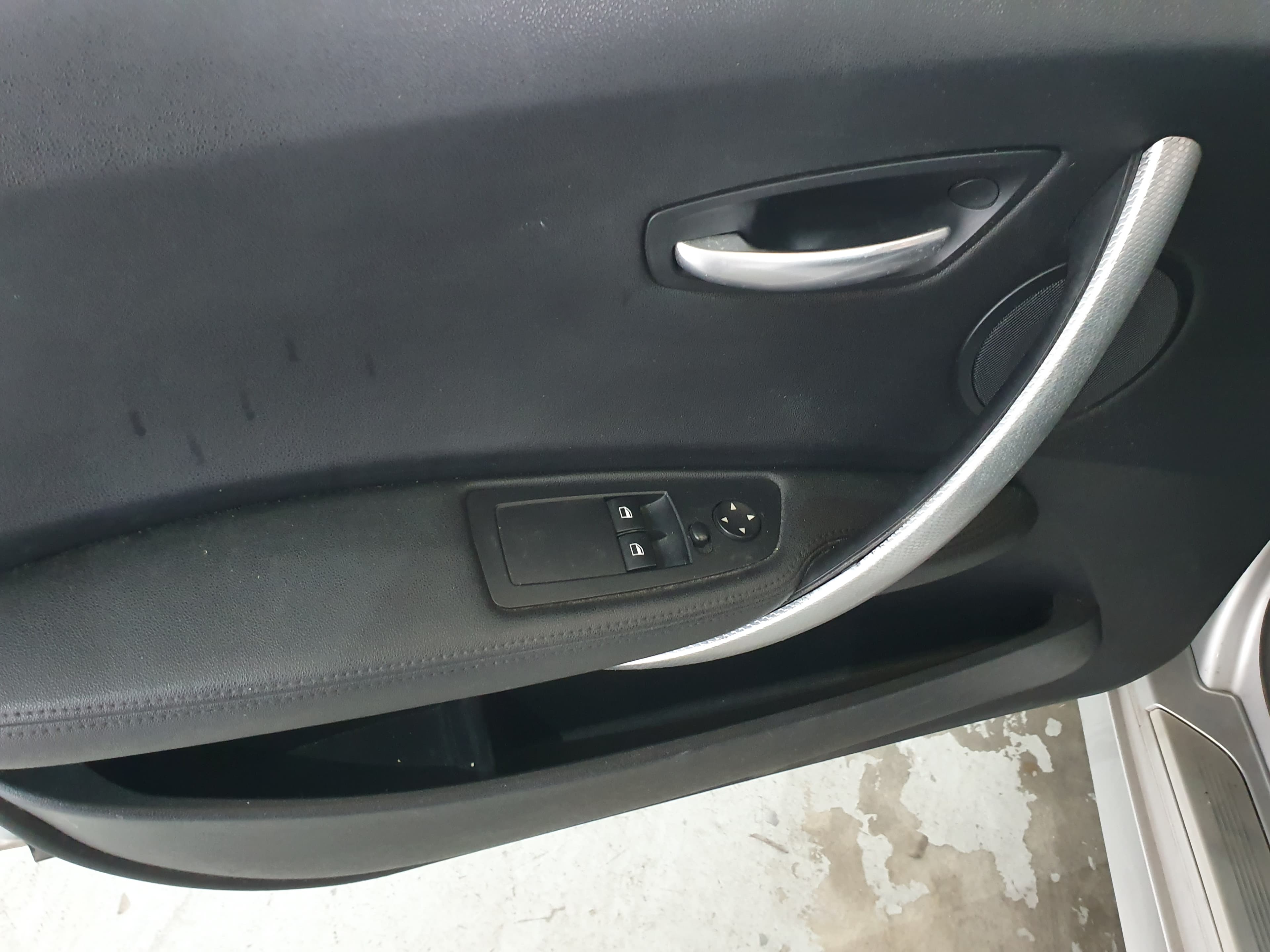 BMW 116D · Ano 2010 — image 28