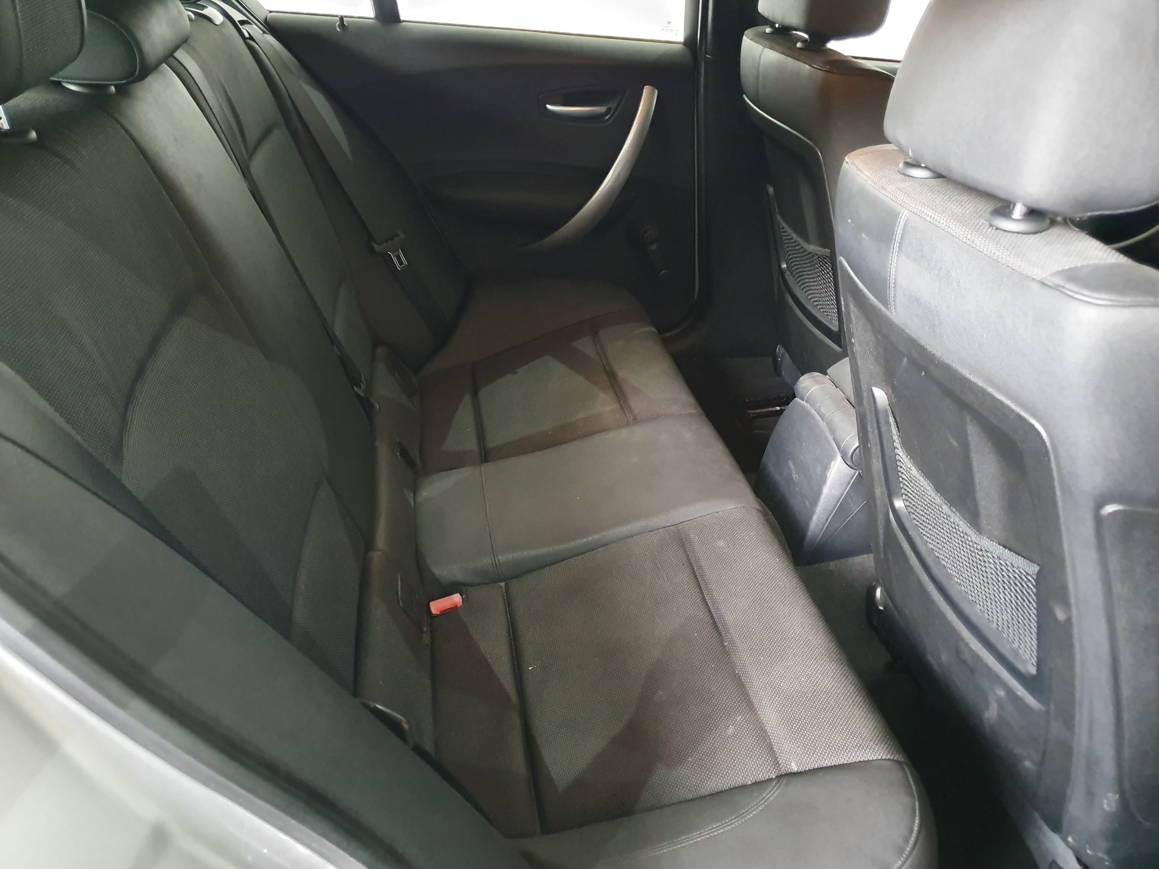 BMW 116D · Ano 2010 — image 26