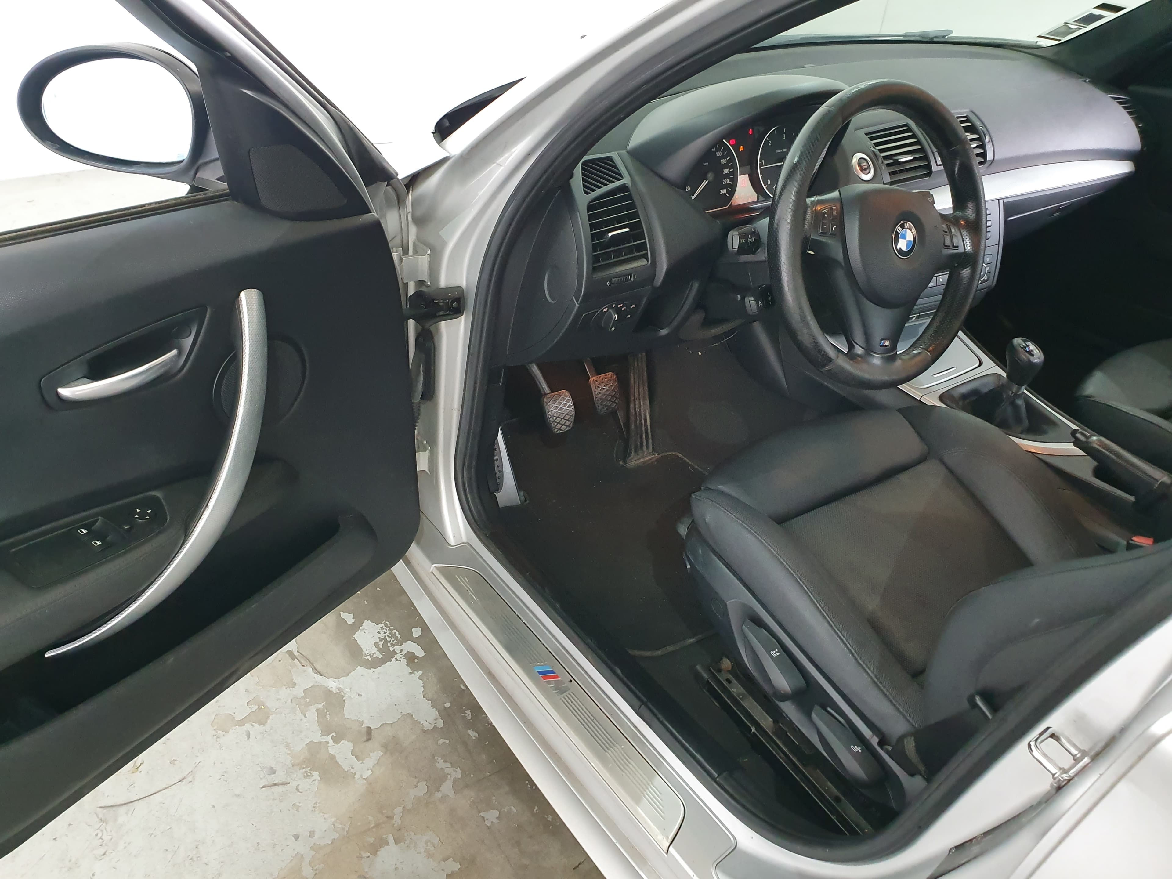 BMW 116D · Ano 2010 — image 27