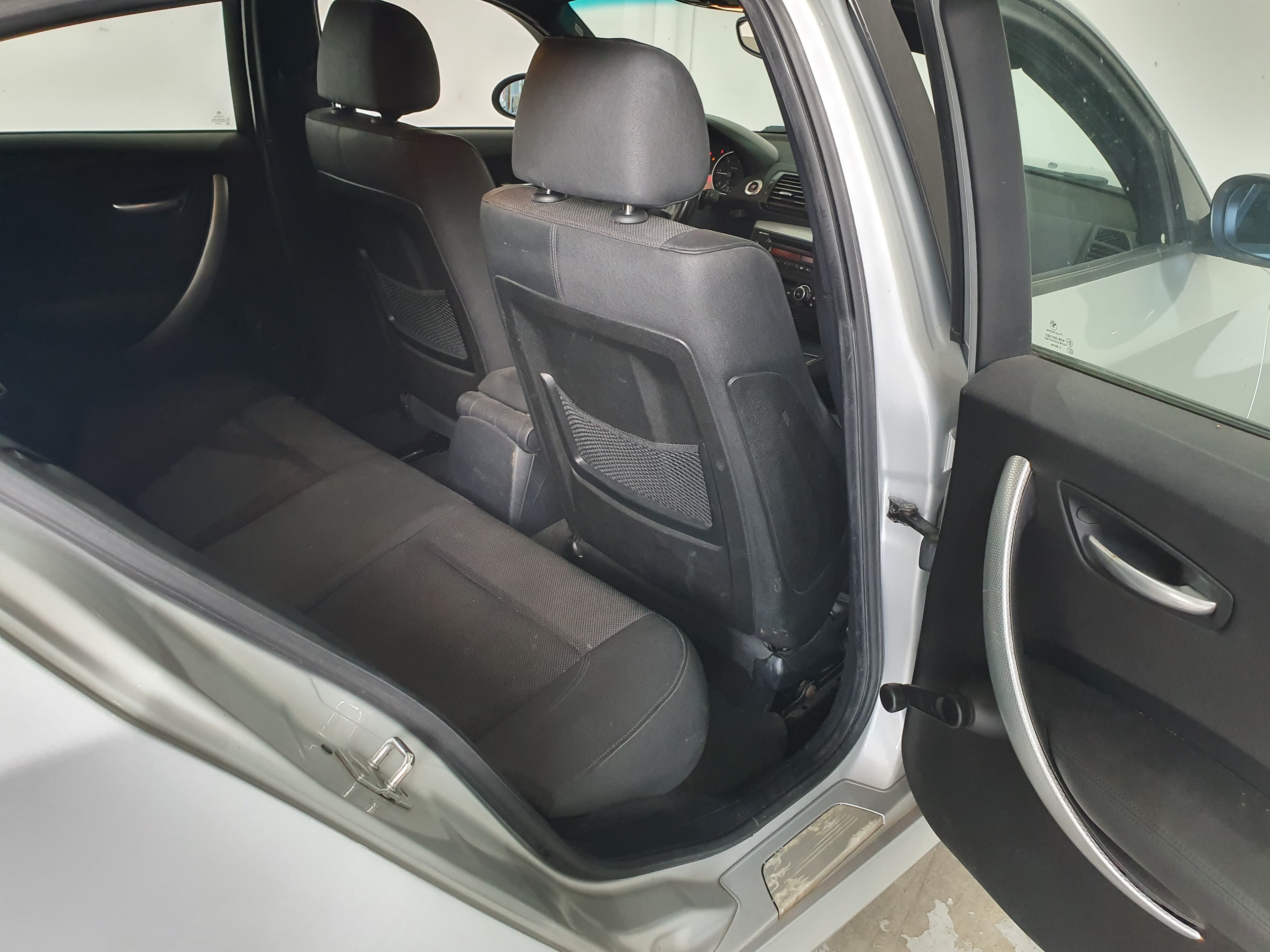 BMW 116D · Ano 2010 — image 24