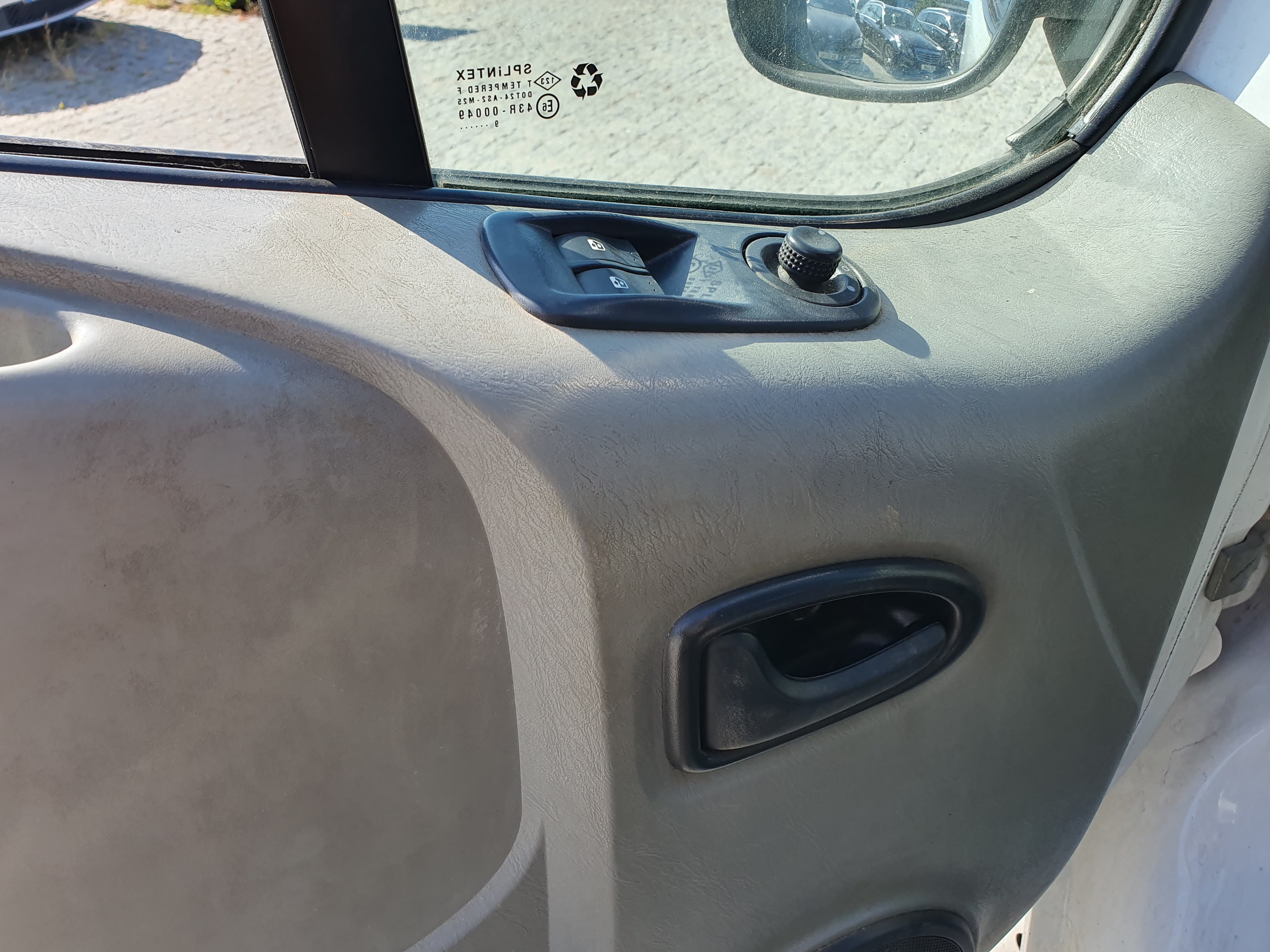 Renault Trafic · Ano 2009 — image 20