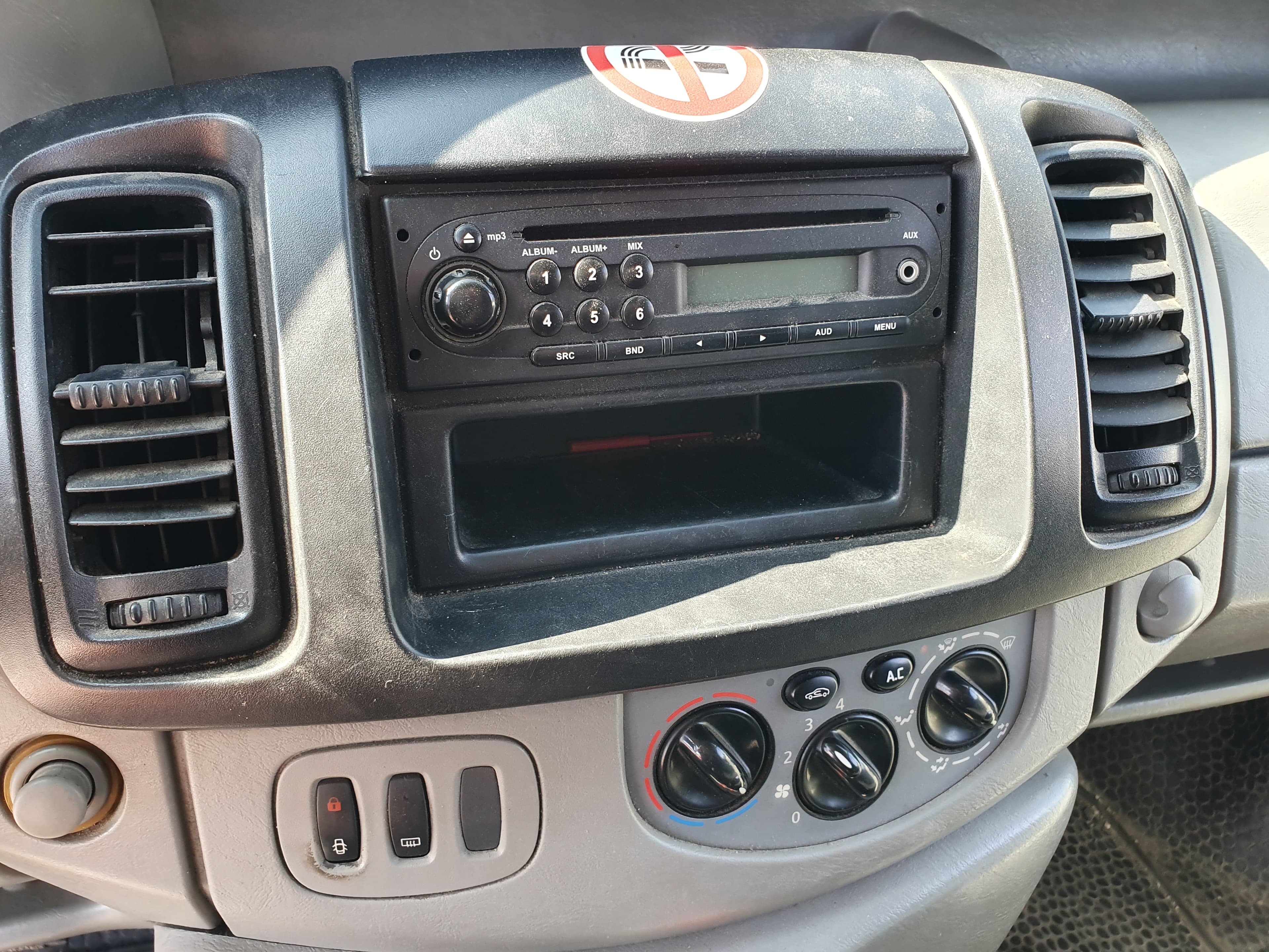 Renault Trafic · Ano 2009 — imagem 23