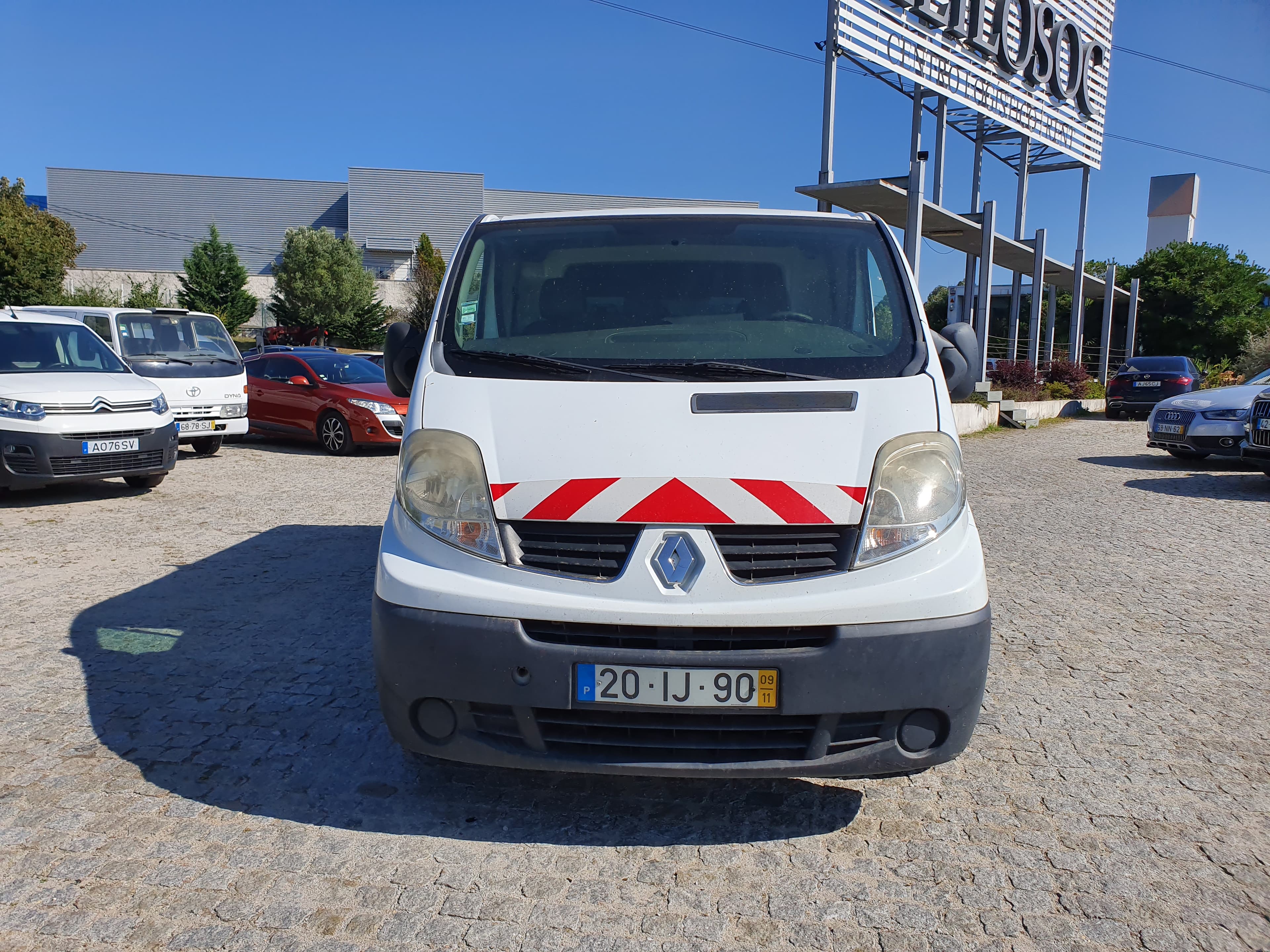 Renault Trafic · Ano 2009 — imagem 2