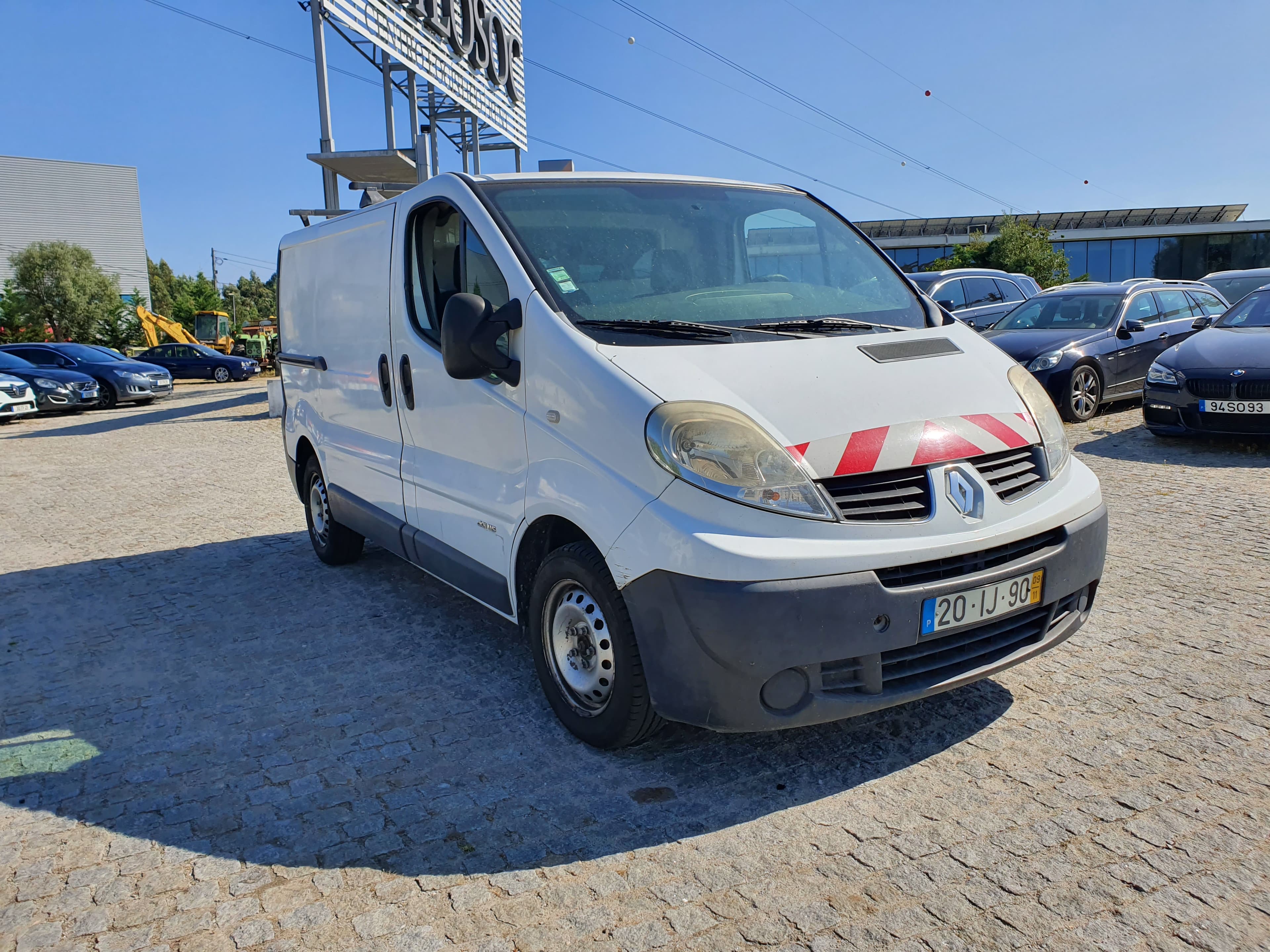 Renault Trafic · Ano 2009 — image 1