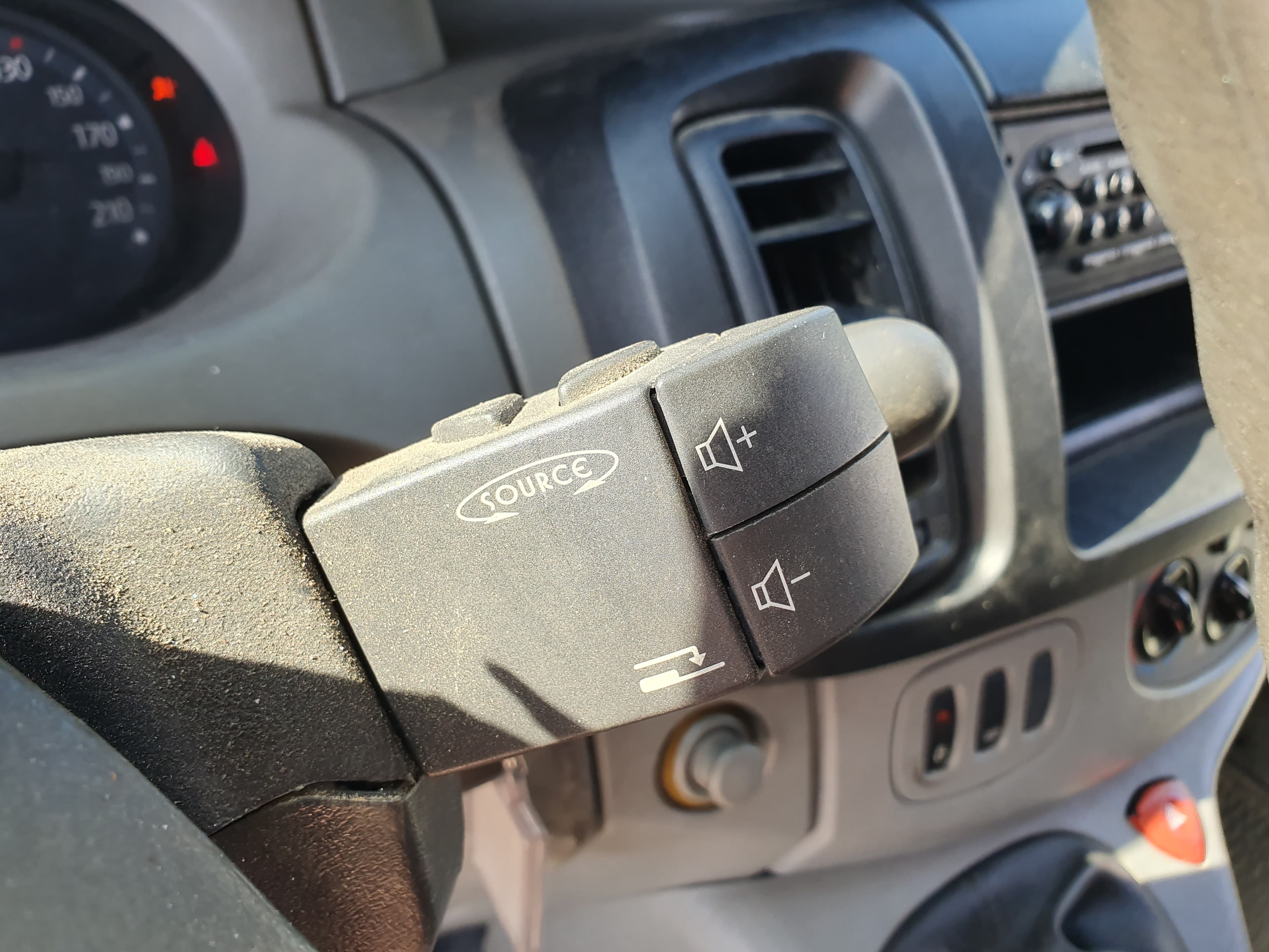 Renault Trafic · Ano 2009 — image 26