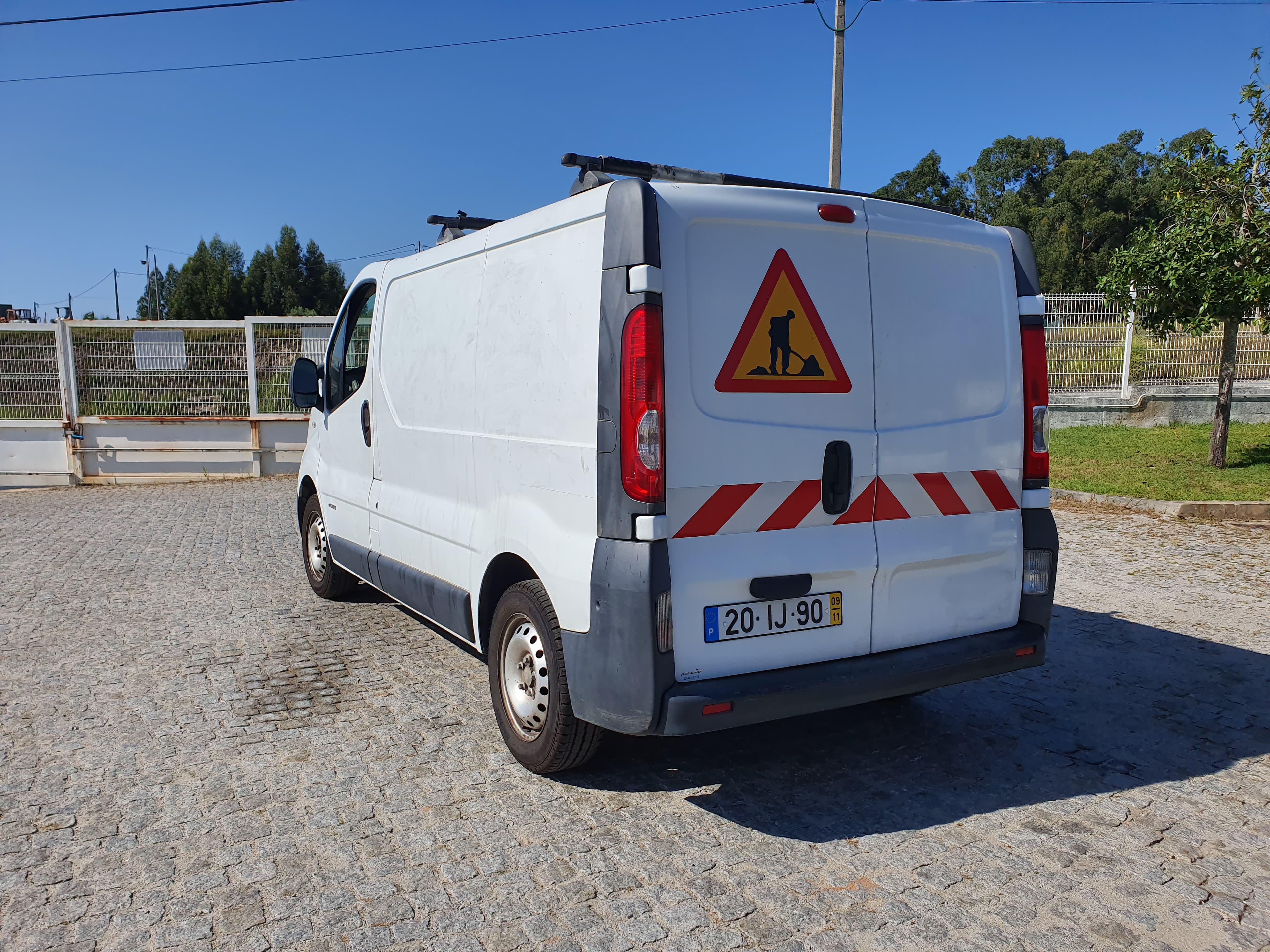 Renault Trafic · Ano 2009 — imagem 4