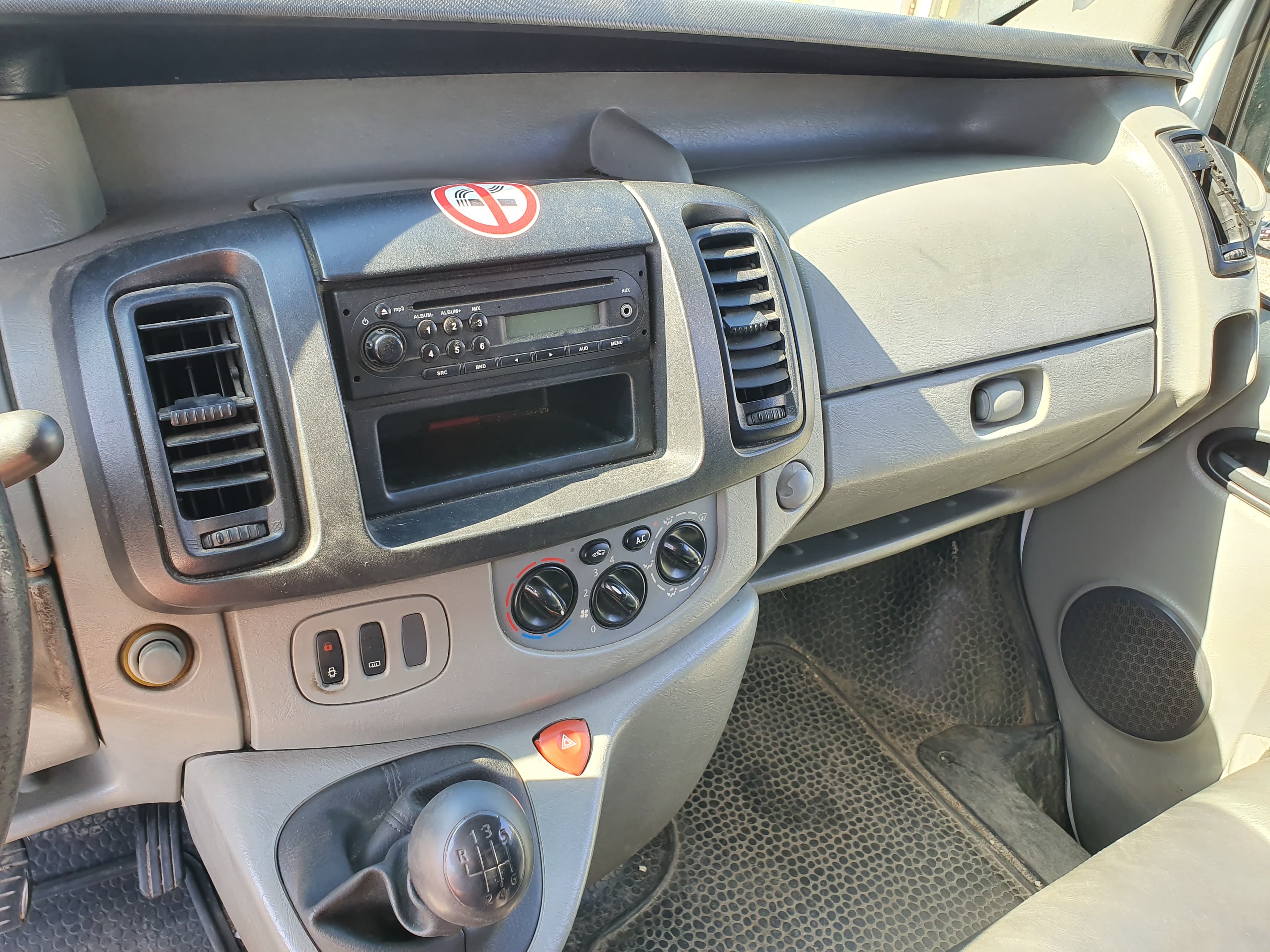 Renault Trafic · Ano 2009 — imagem 28