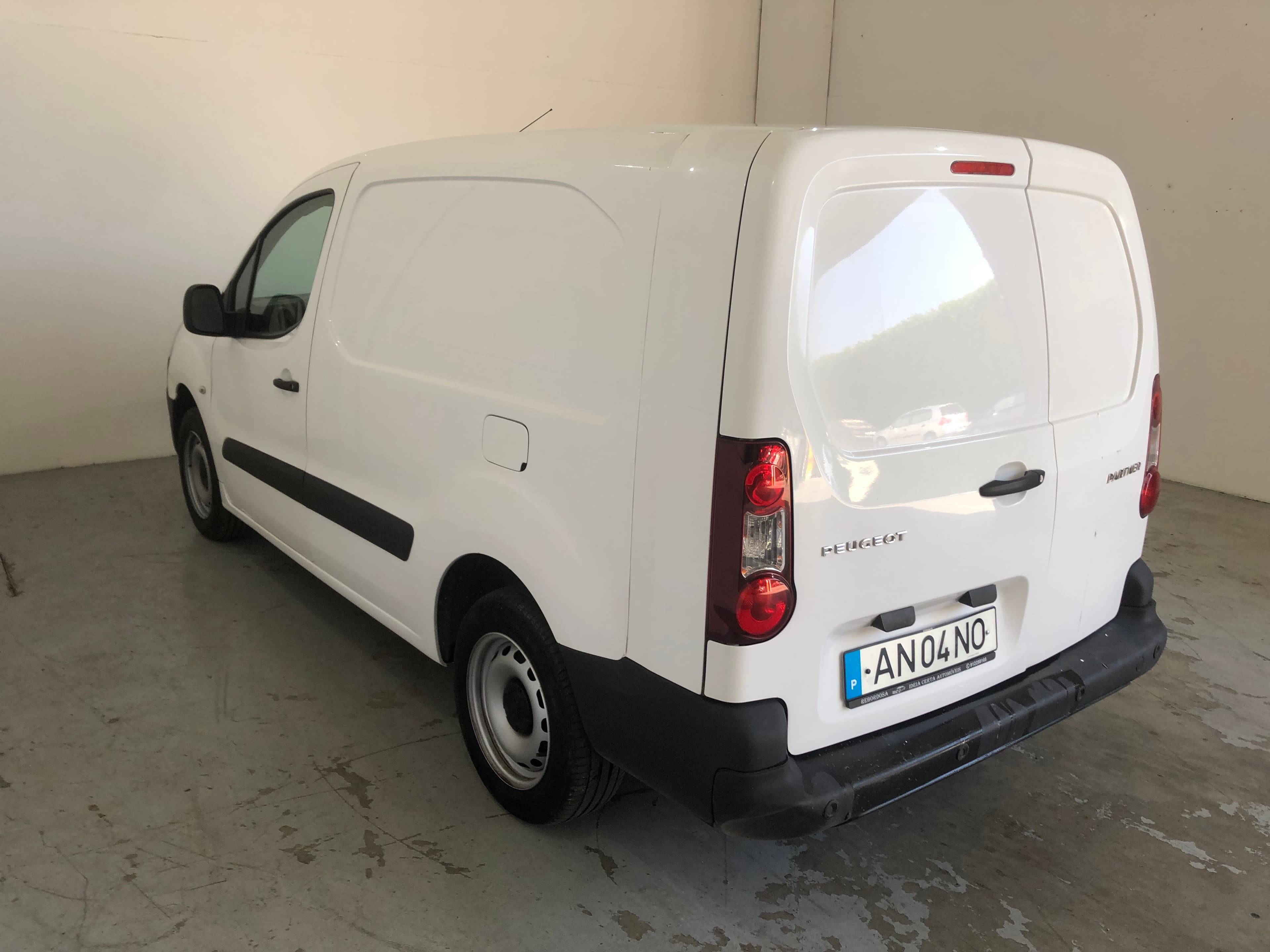 Peugeot Partner · Ano 2017 — imagem 4