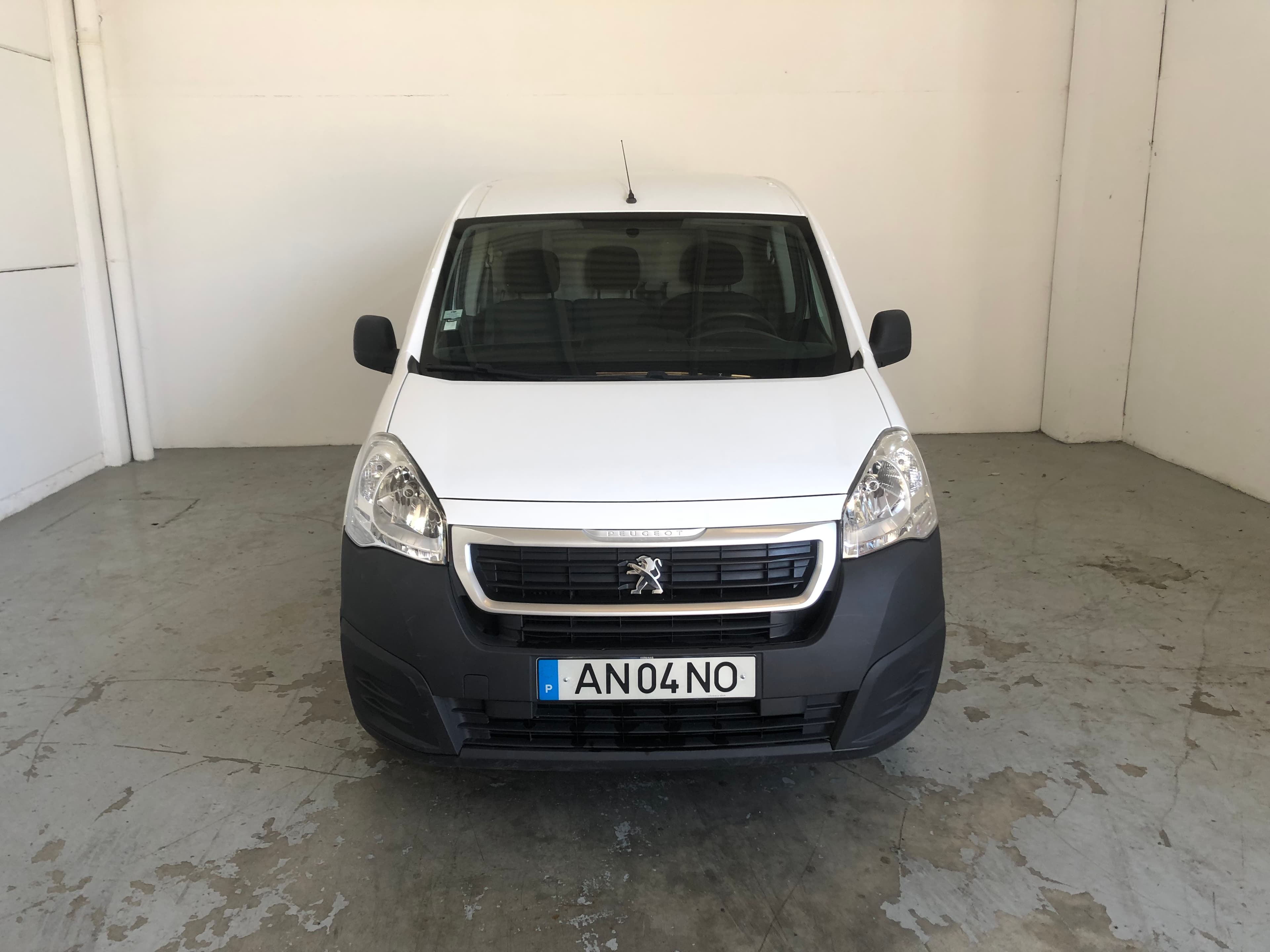 Peugeot Partner · Ano 2017 — imagem 2