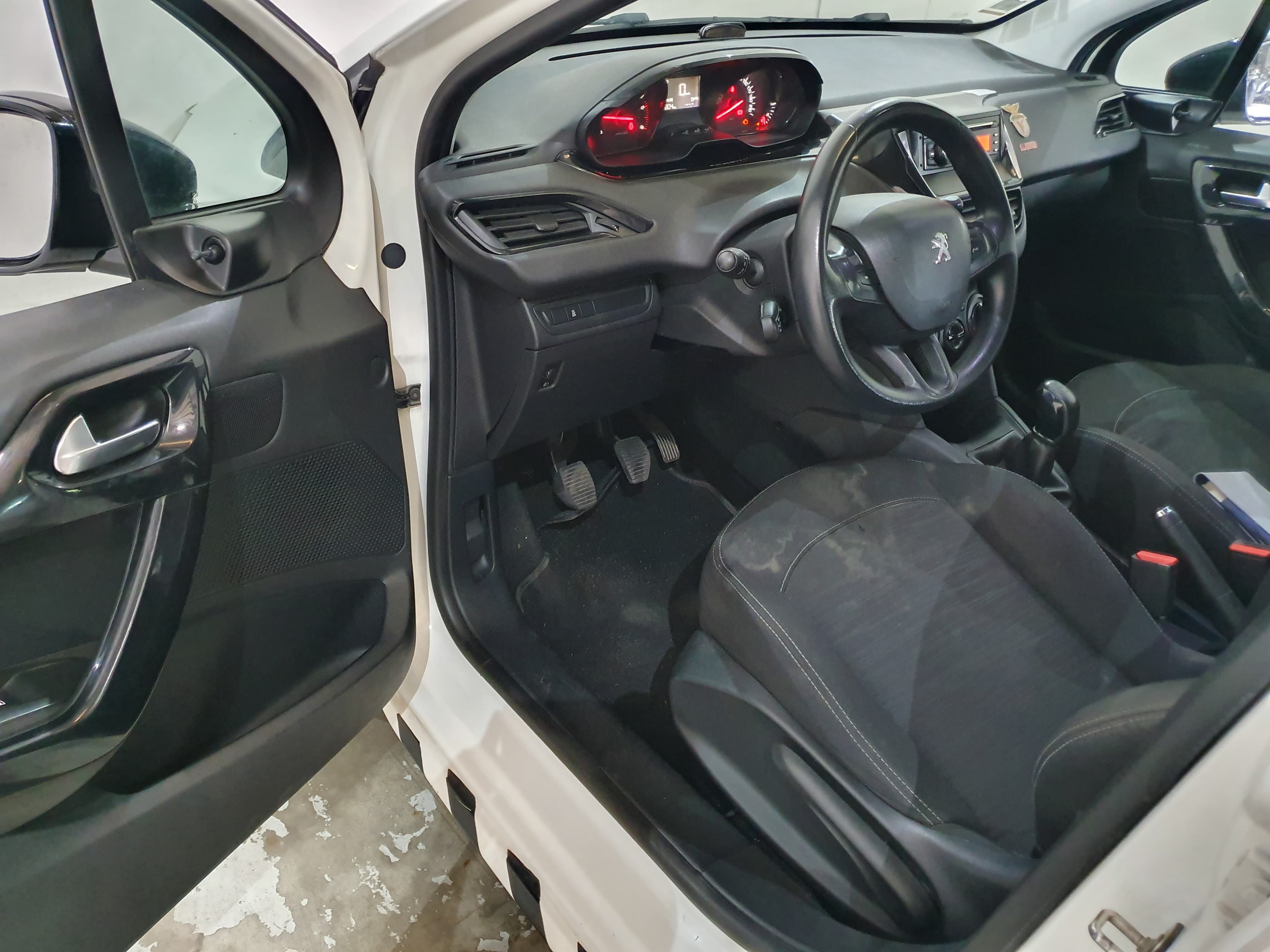 Peugeot 208 · Ano 2013 — imagem 32