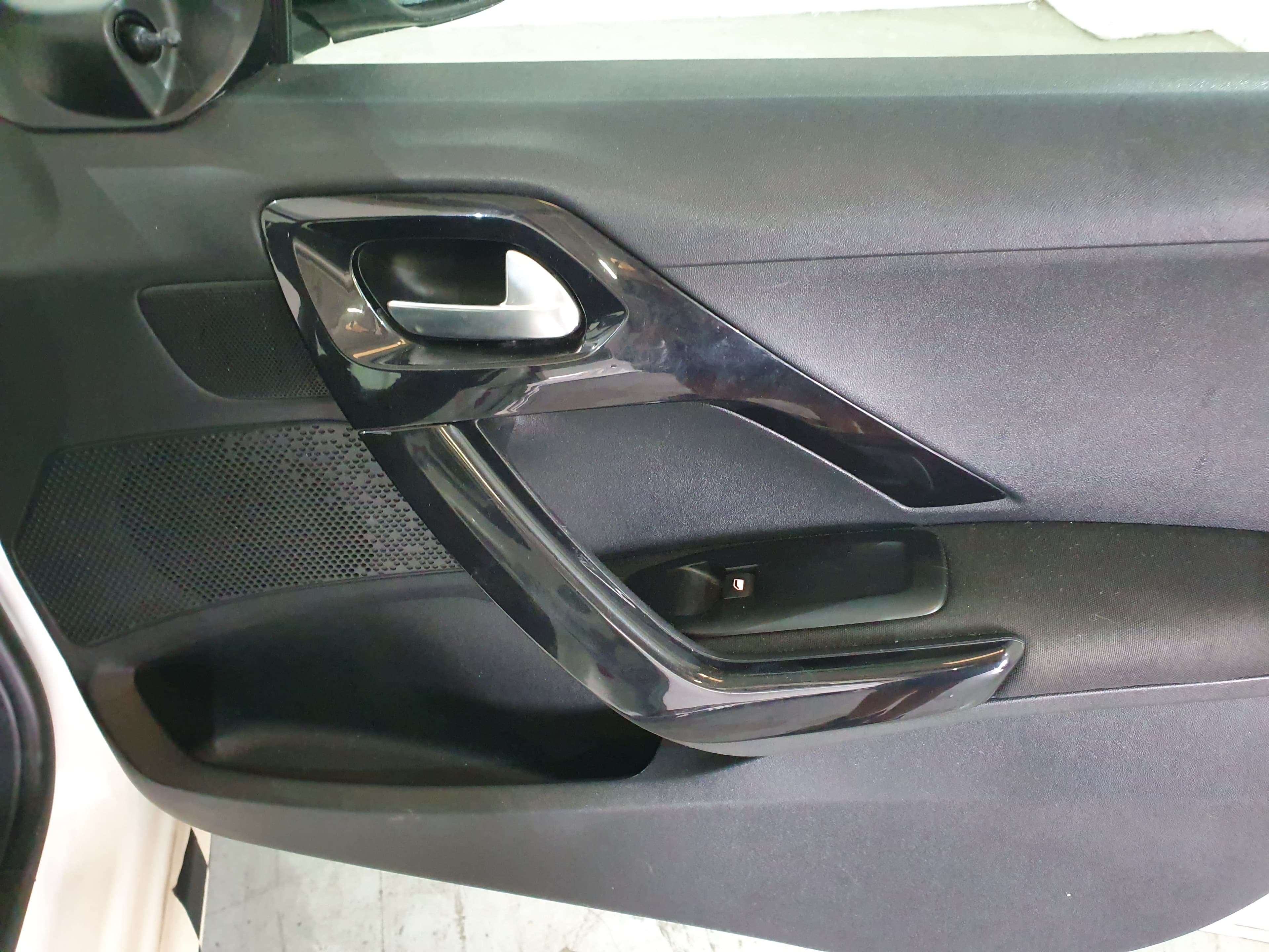 Peugeot 208 · Ano 2013 — imagem 25