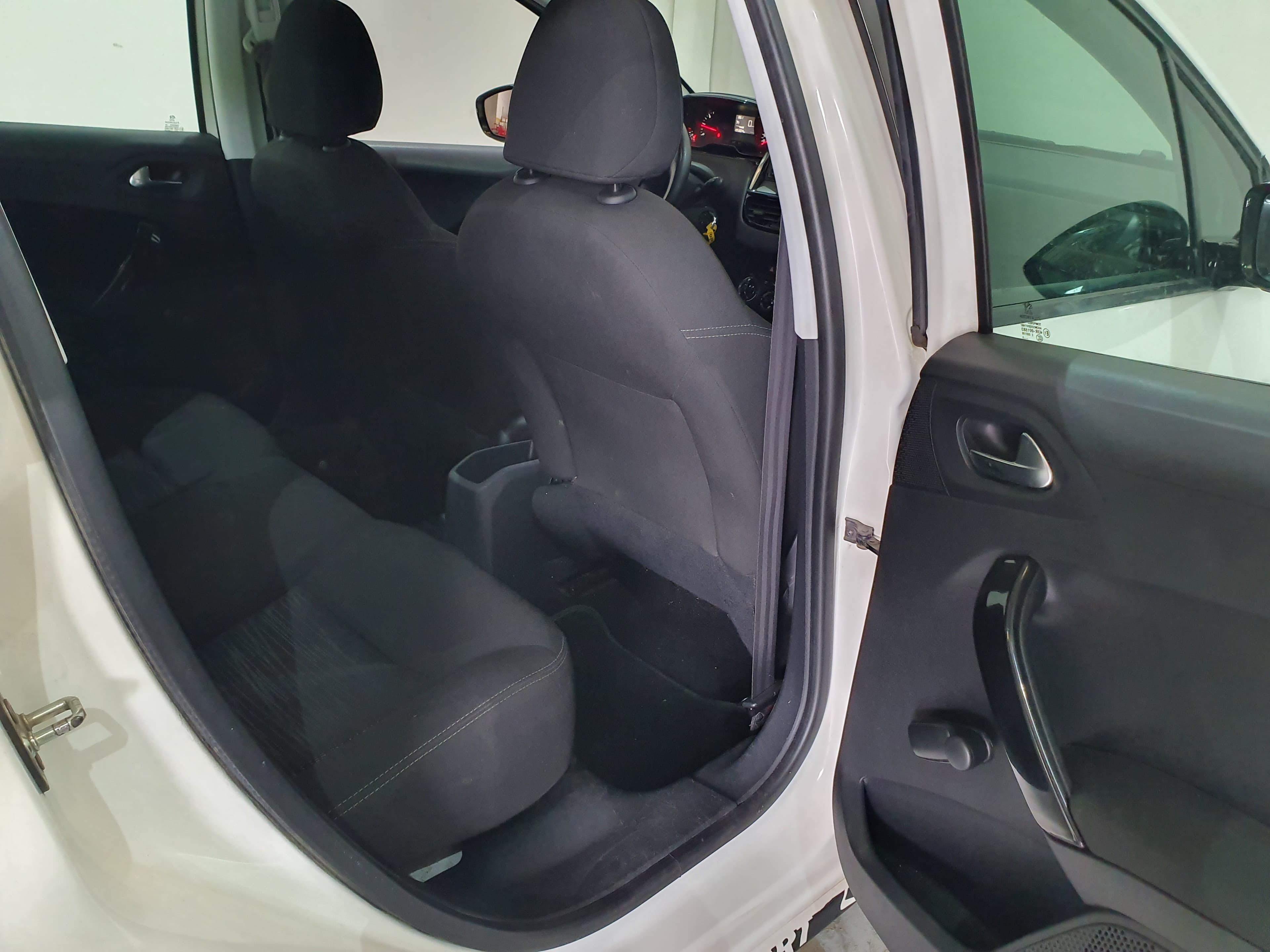 Peugeot 208 · Ano 2013 — imagem 27