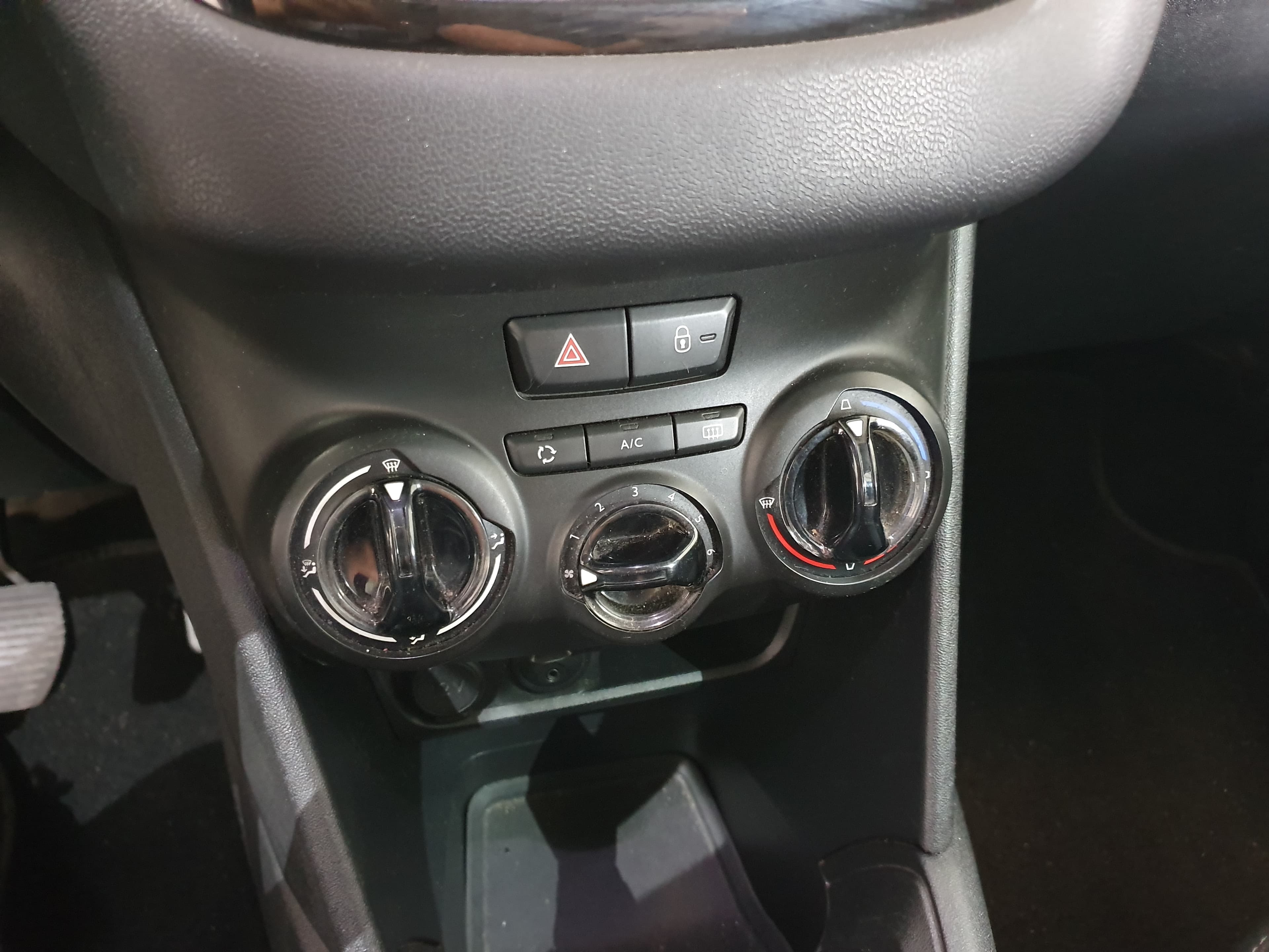 Peugeot 208 · Ano 2013 — imagem 43