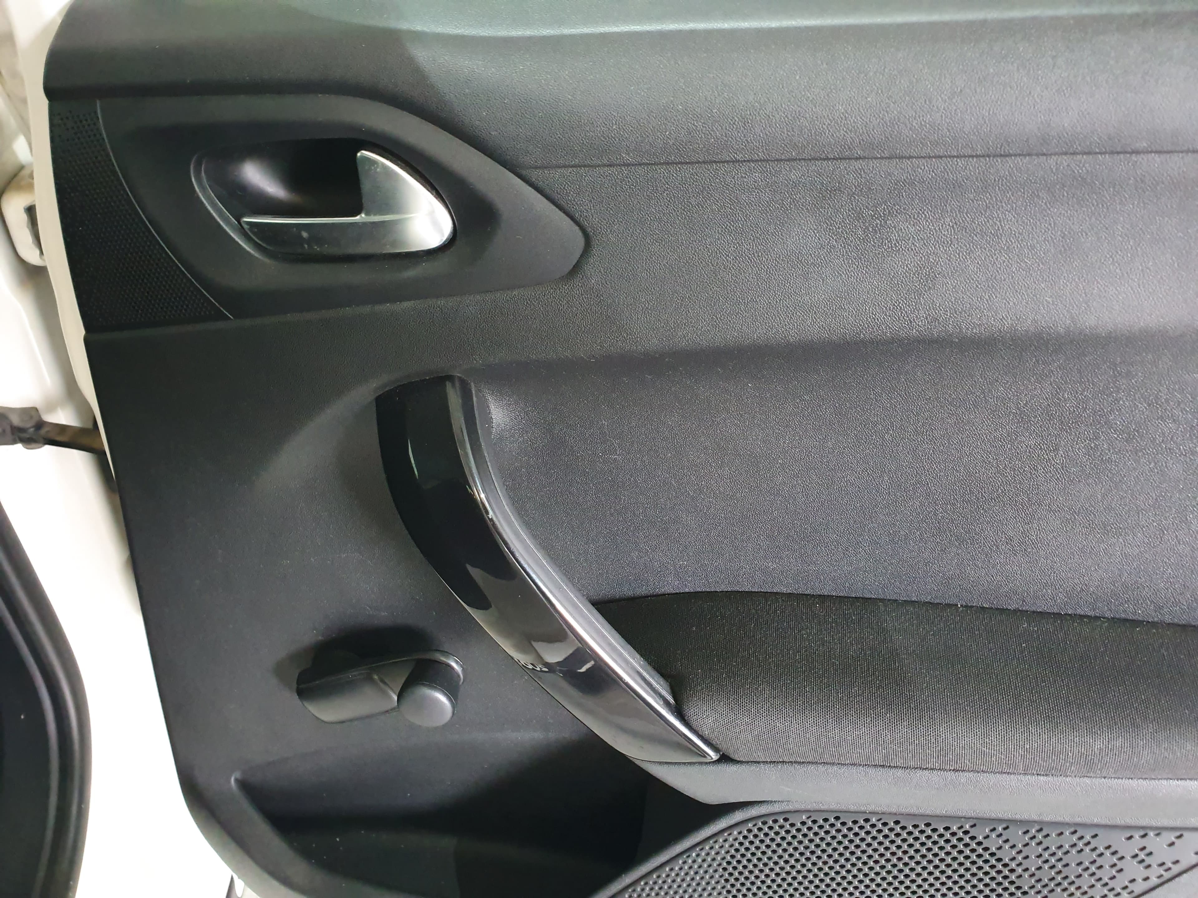 Peugeot 208 · Ano 2013 — imagem 28