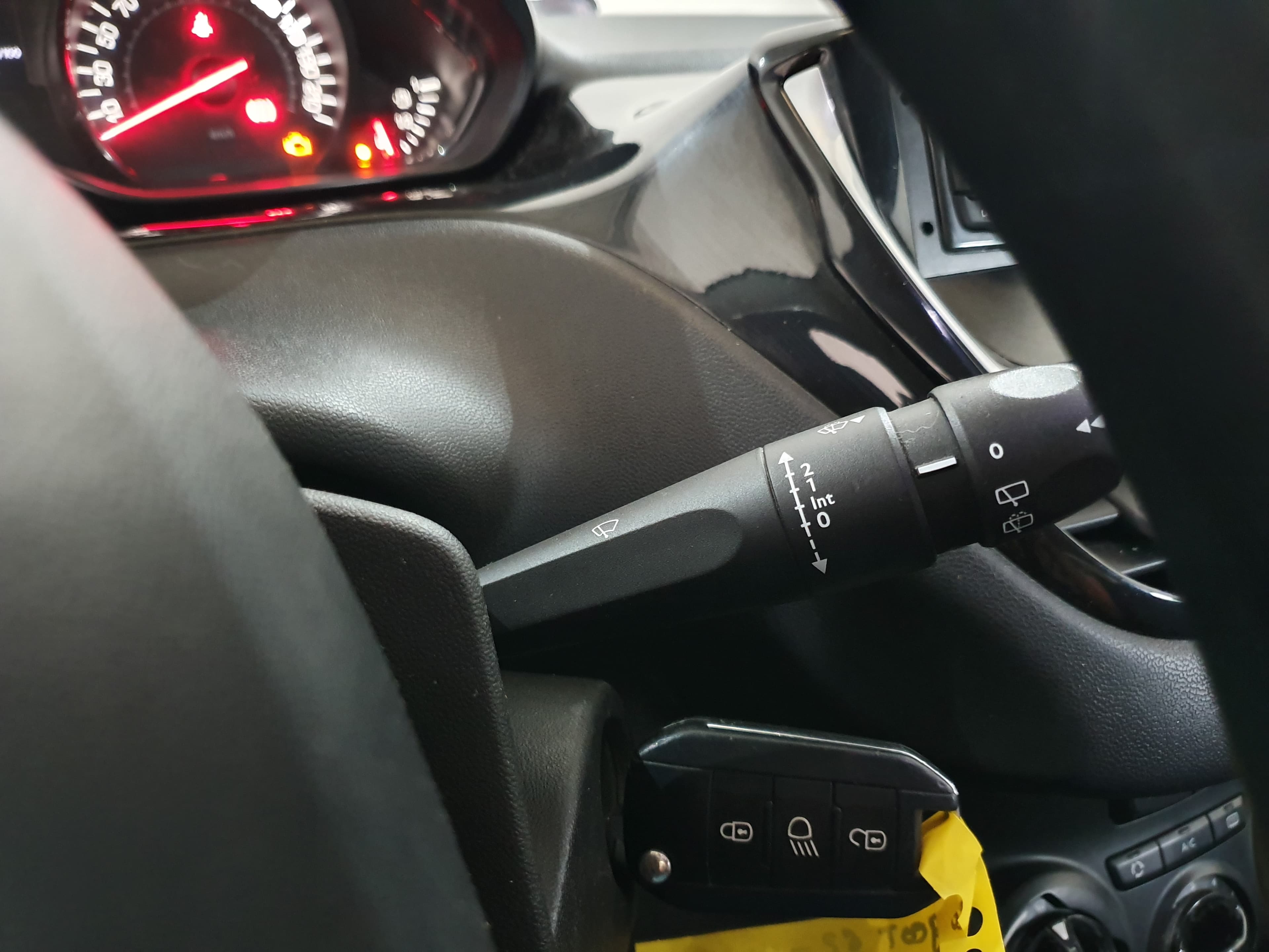 Peugeot 208 · Ano 2013 — imagem 40