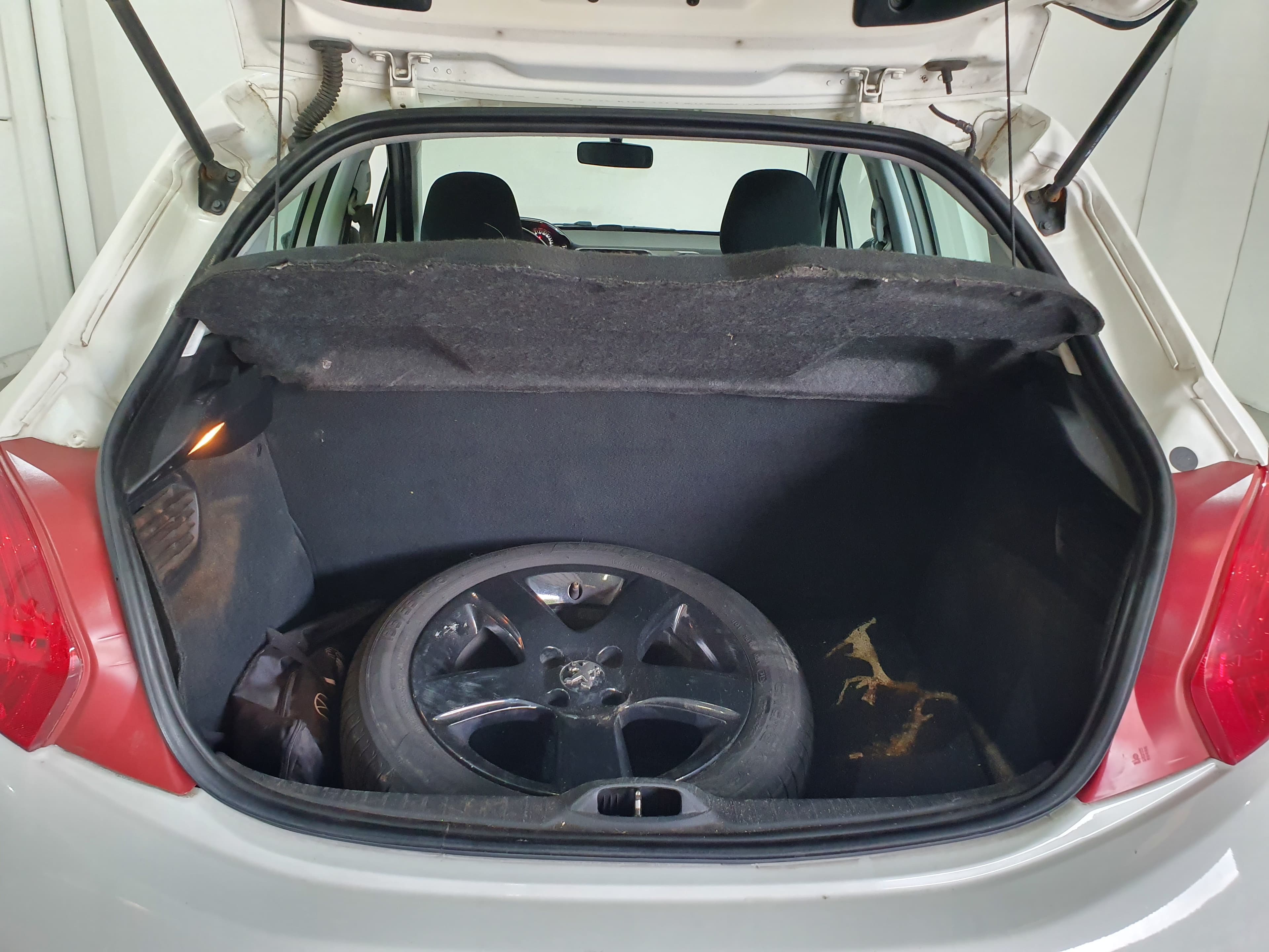 Peugeot 208 · Ano 2013 — imagem 7