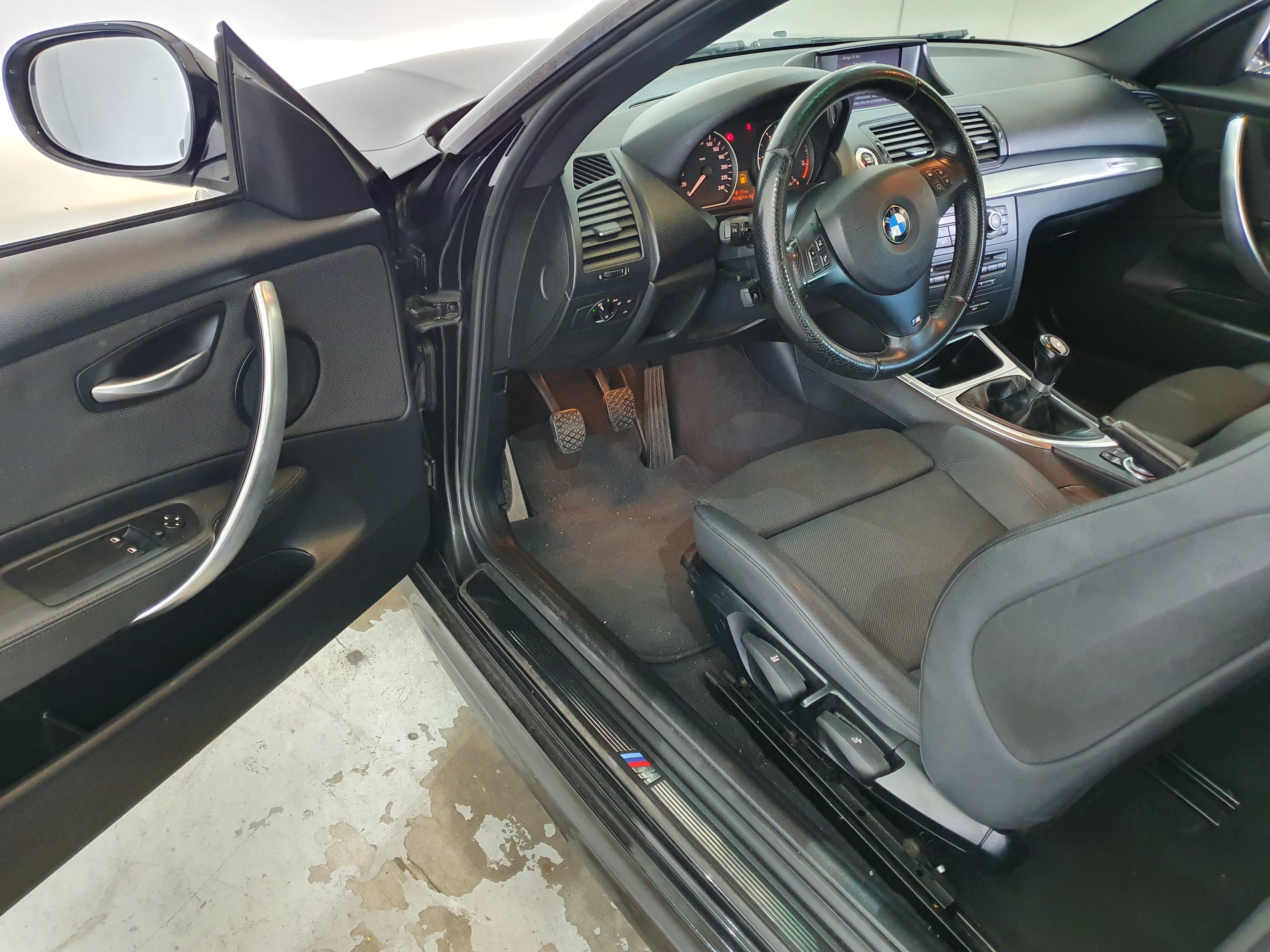 BMW 118D · Ano 2010 — imagen 24