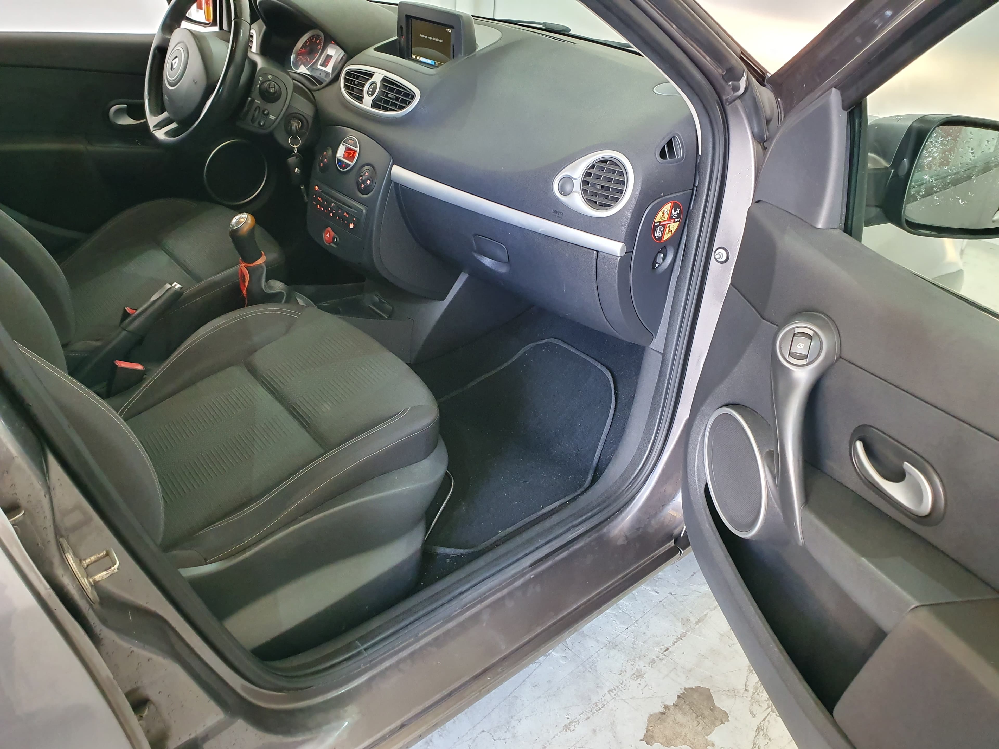 Renault Clio · Ano 2011 — imagem 23