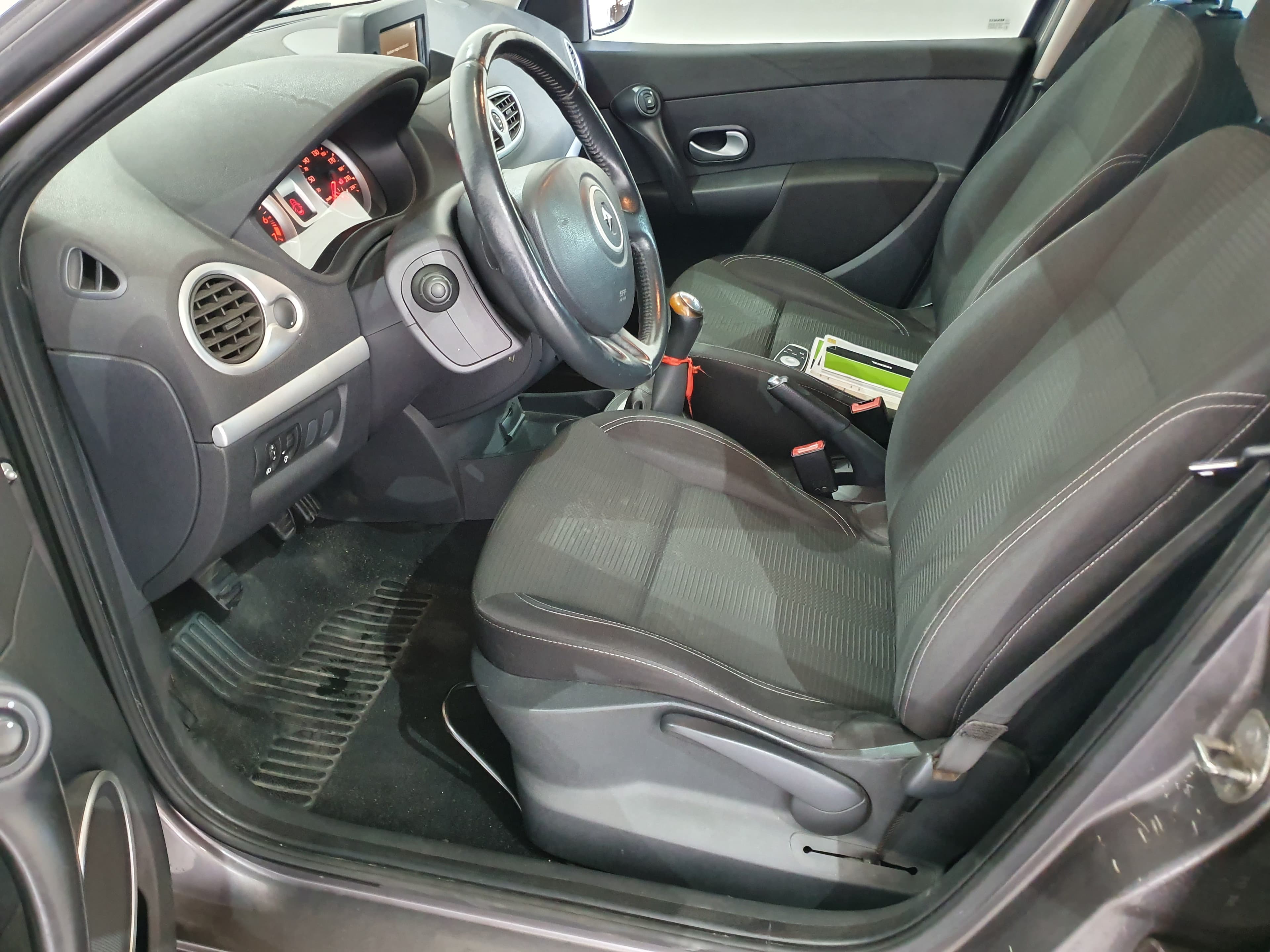 Renault Clio · Ano 2011 — imagem 31