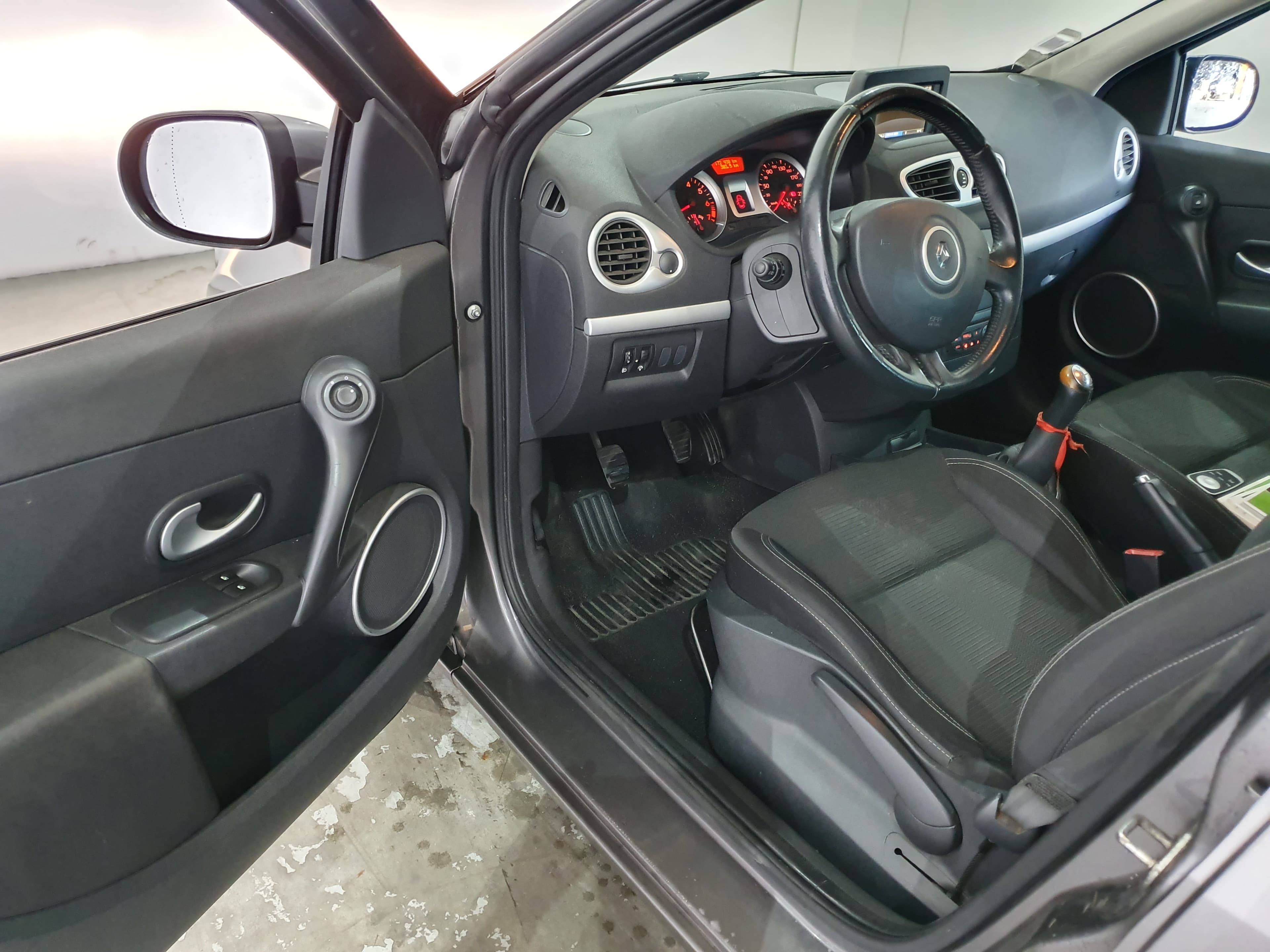 Renault Clio · Ano 2011 — imagem 28
