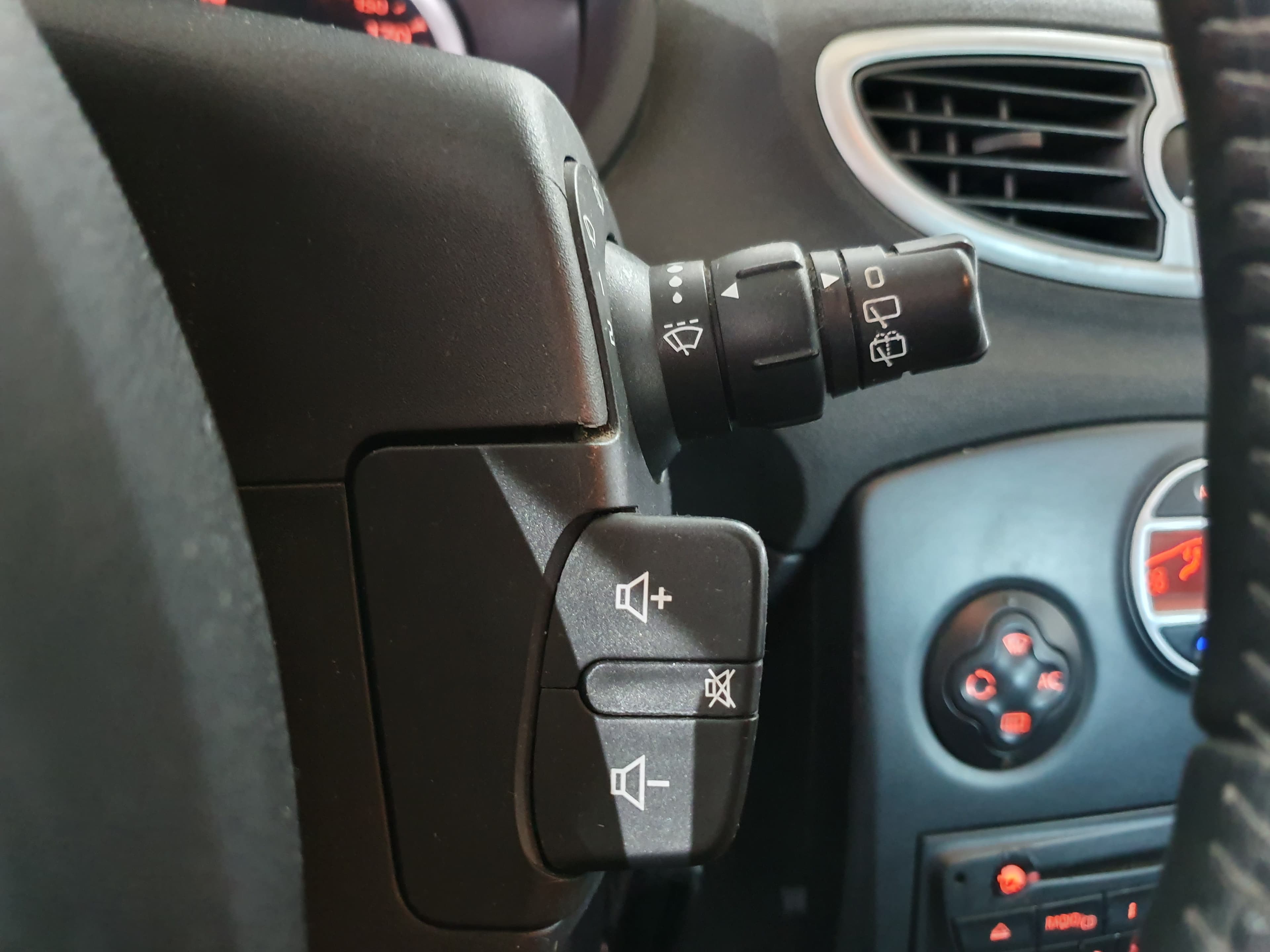 Renault Clio · Ano 2011 — imagem 38
