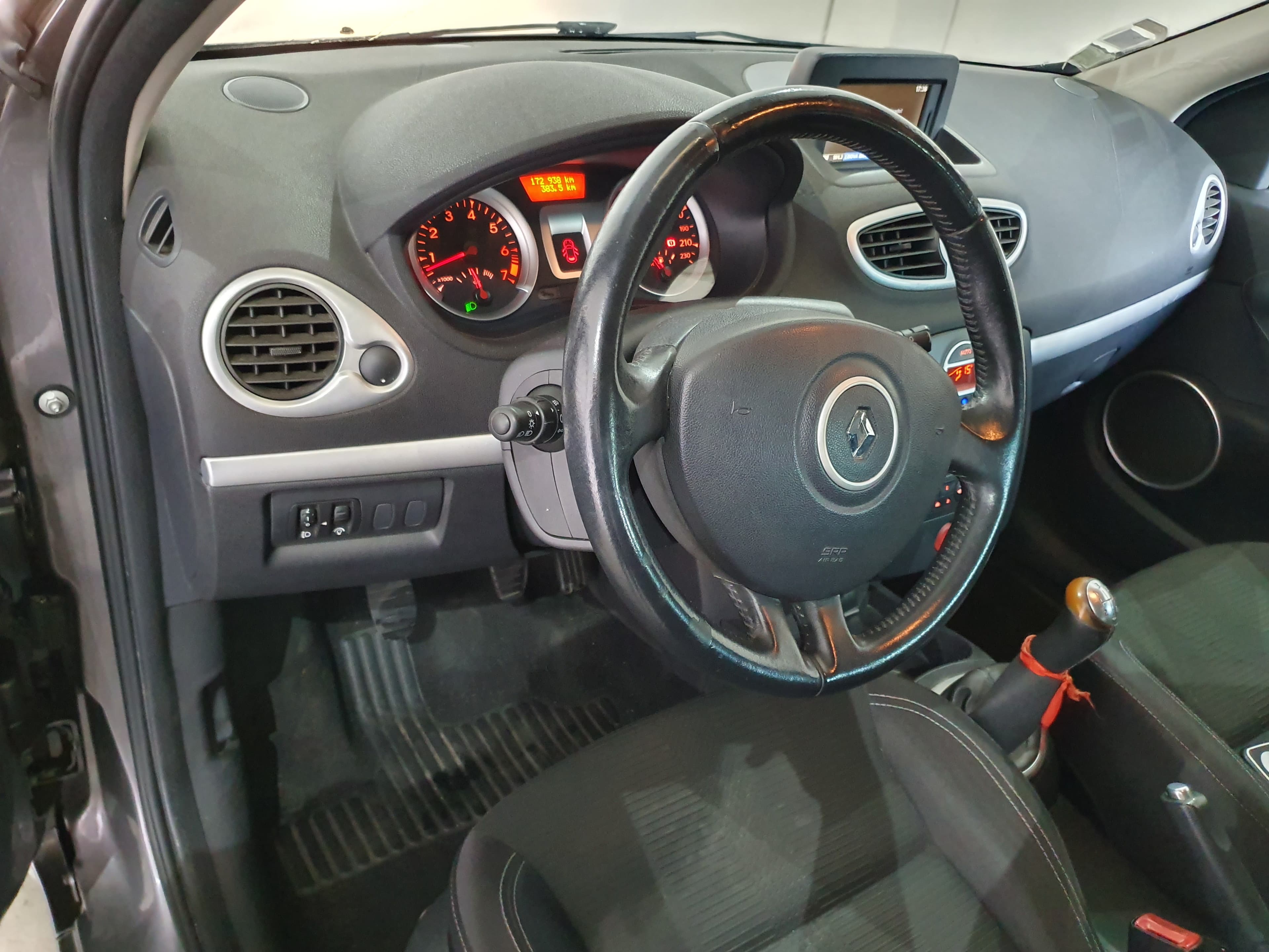 Renault Clio · Ano 2011 — imagem 32