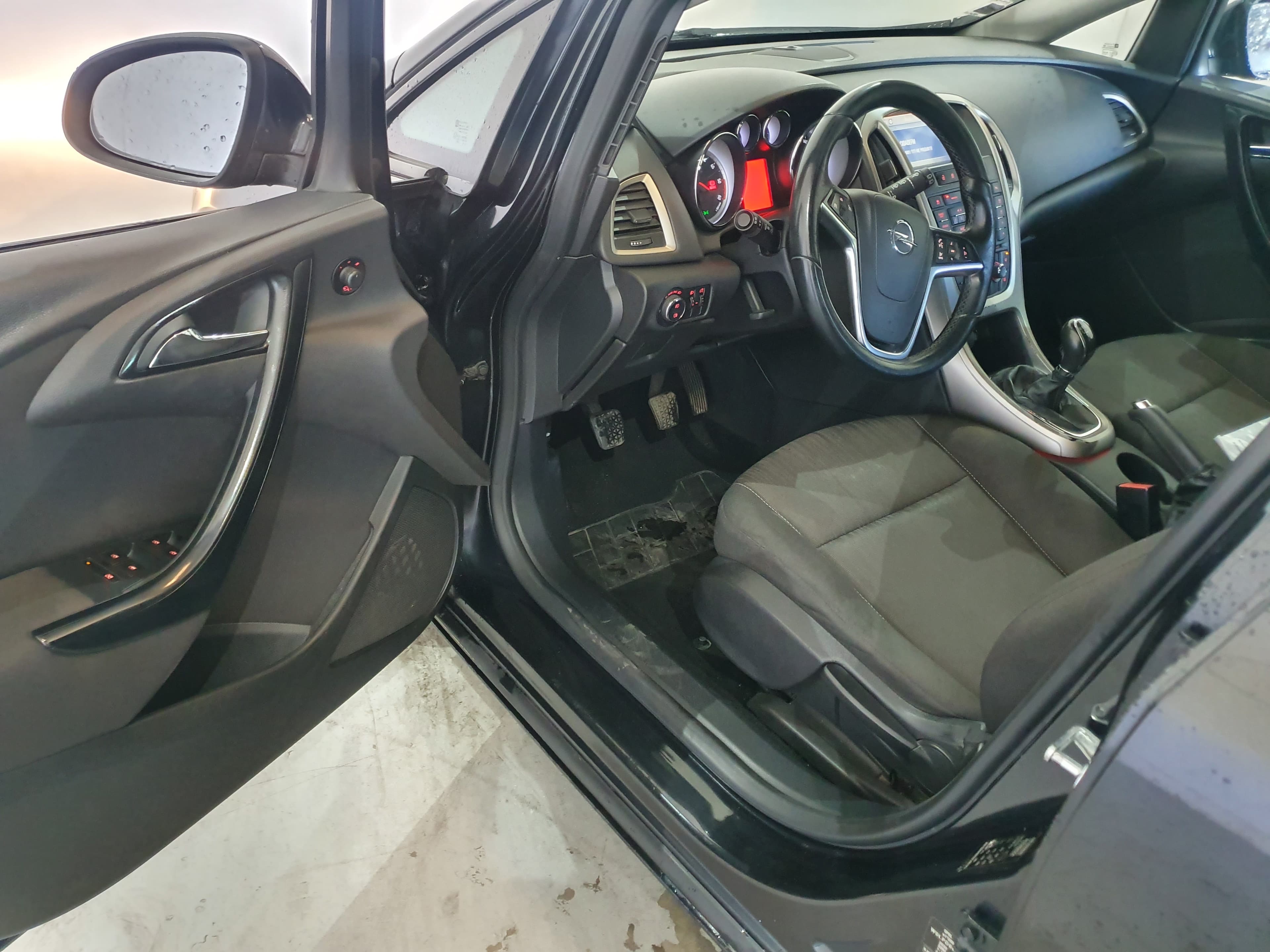 Opel Astra 1.7 CDTI · Ano 2012 — imagem 25